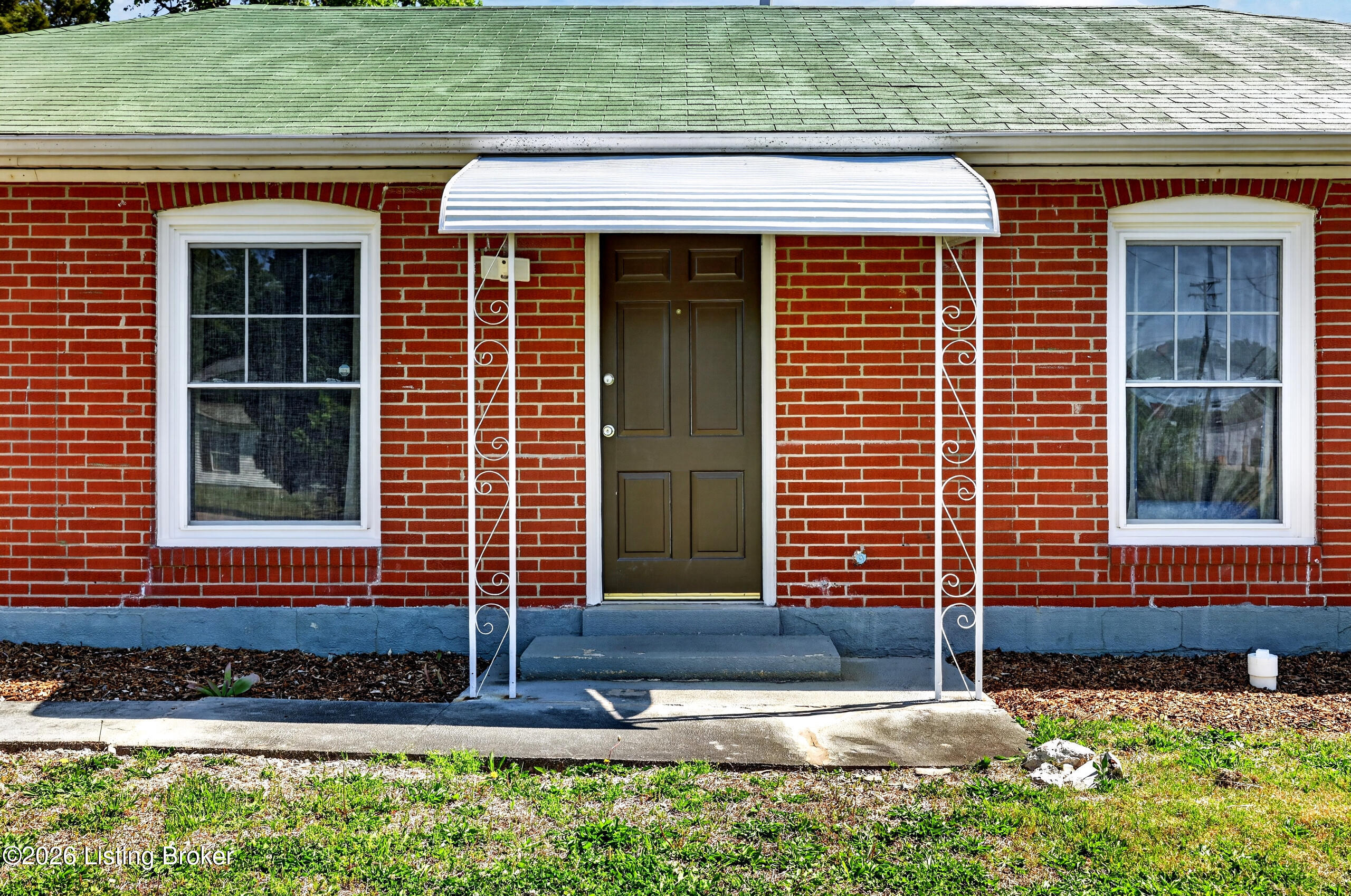 448 New St Property Photo 4