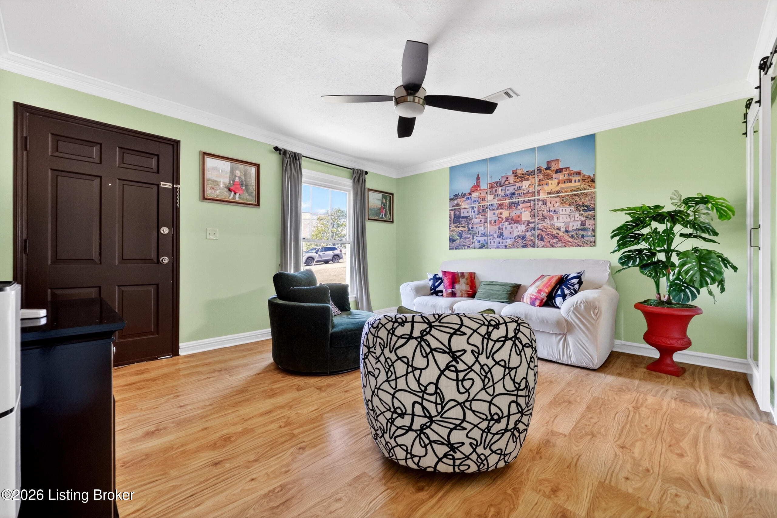 448 New St Property Photo 8