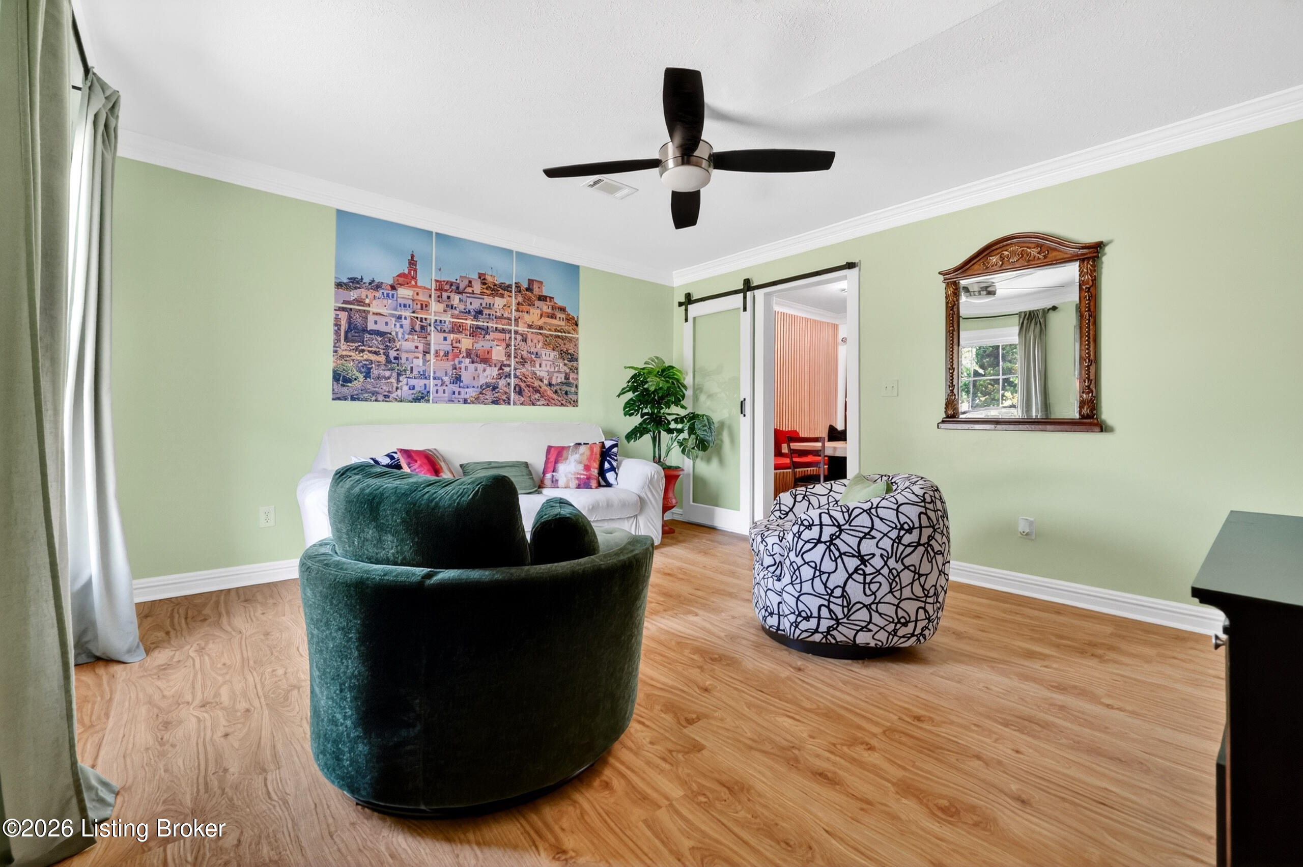 448 New St Property Photo 9