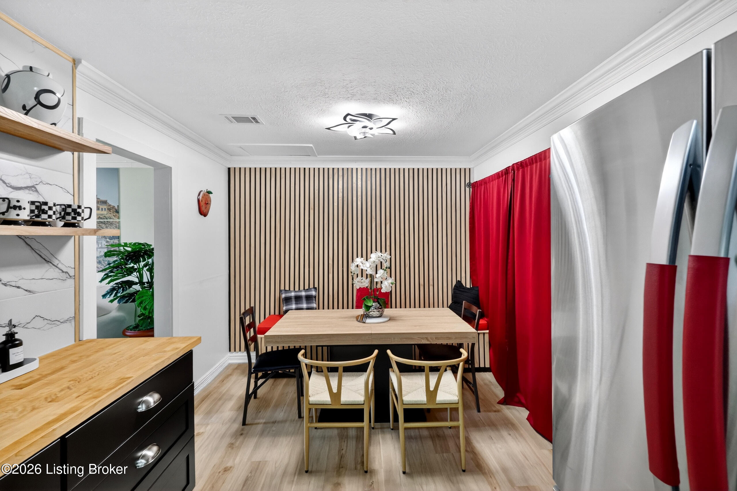 448 New St Property Photo 11