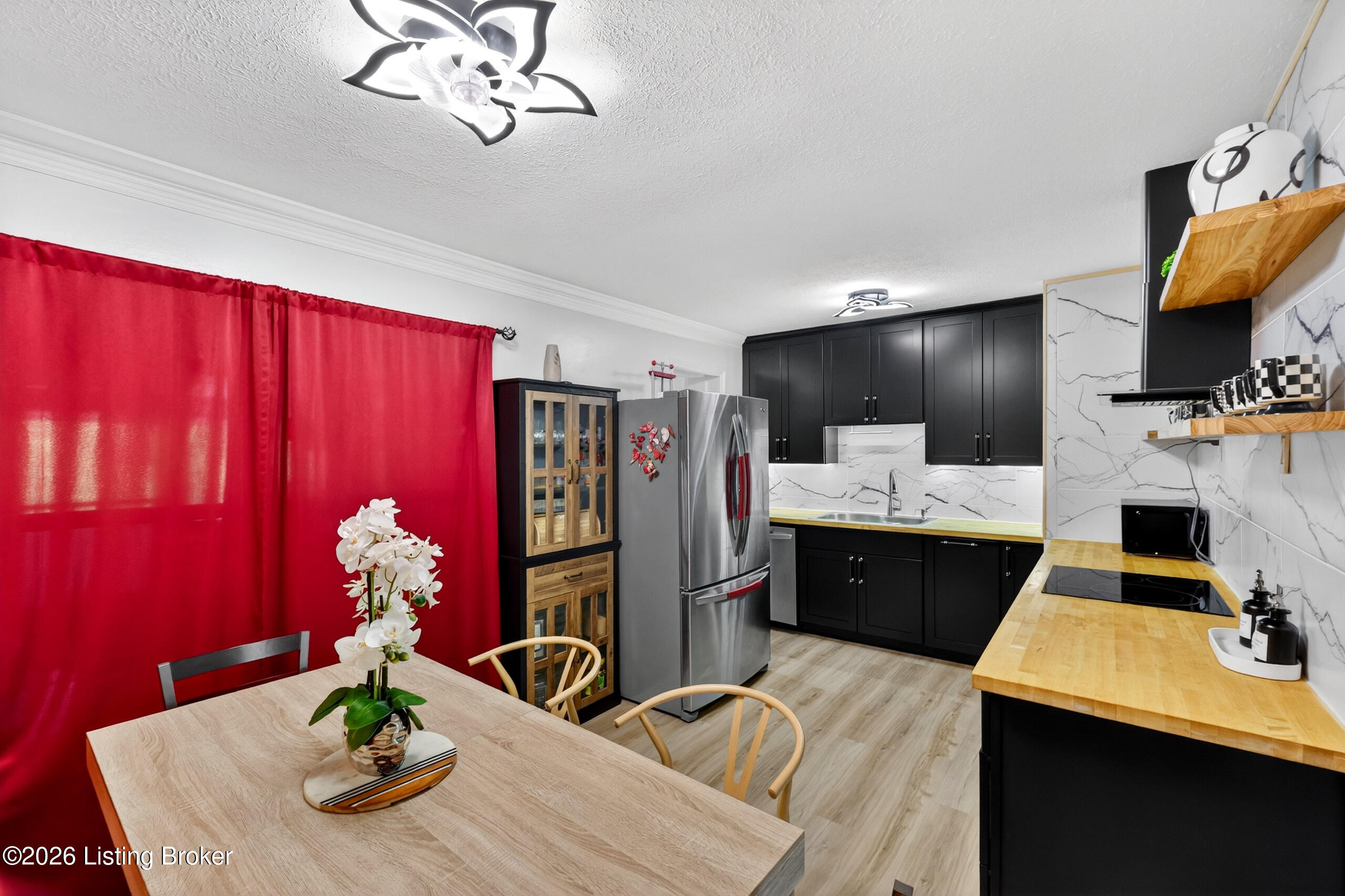 448 New St Property Photo 12