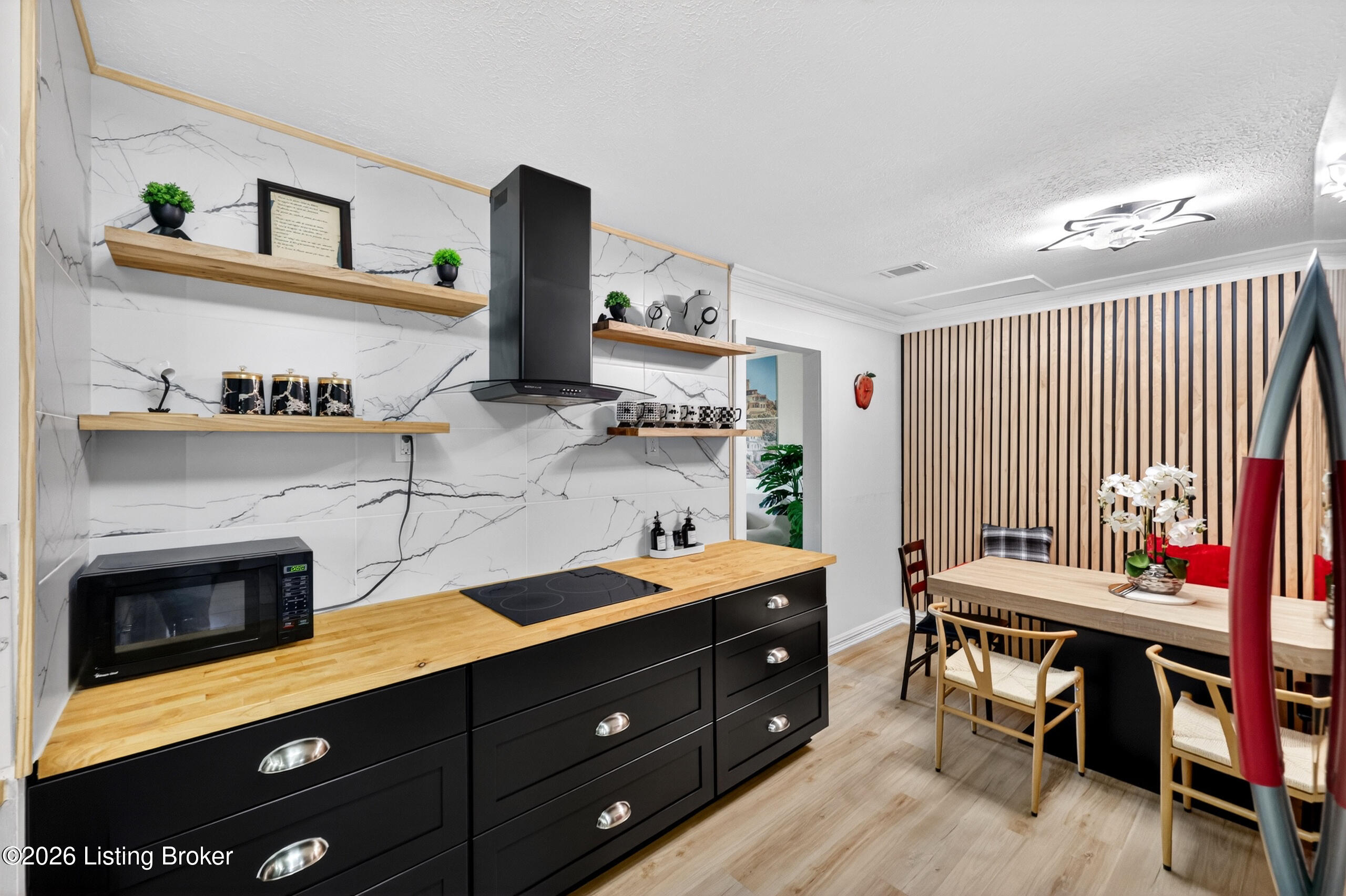 448 New St Property Photo 13