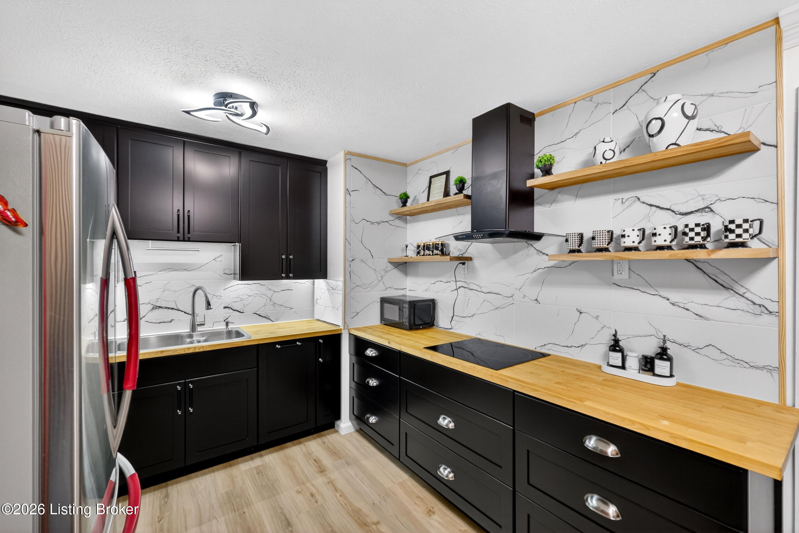 448 New St Property Photo 14