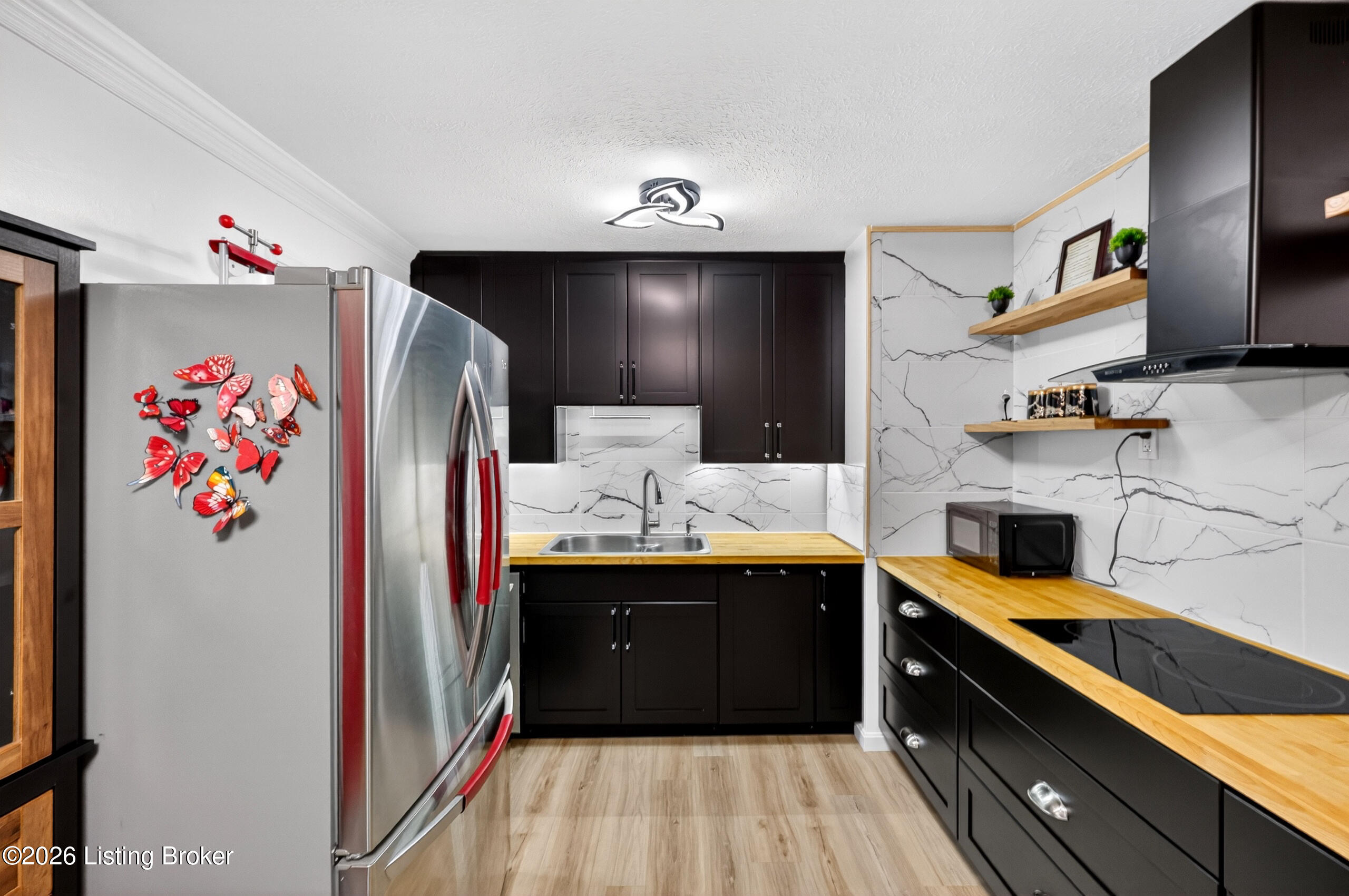 448 New St Property Photo 15