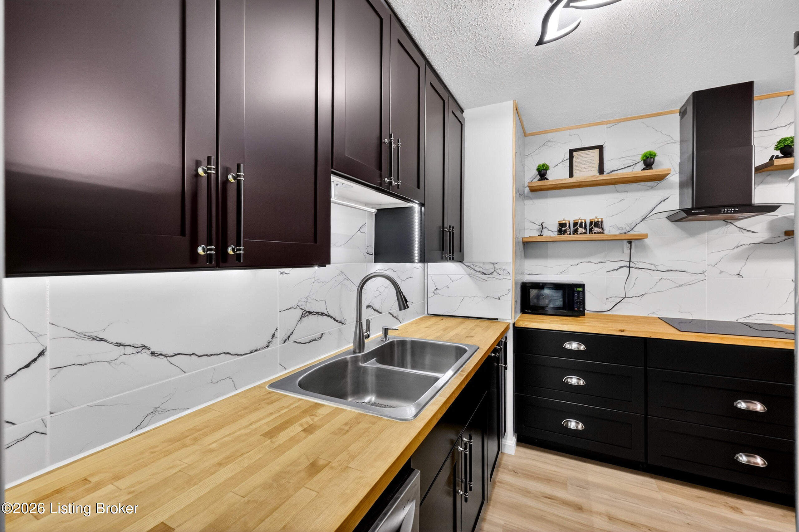 448 New St Property Photo 16