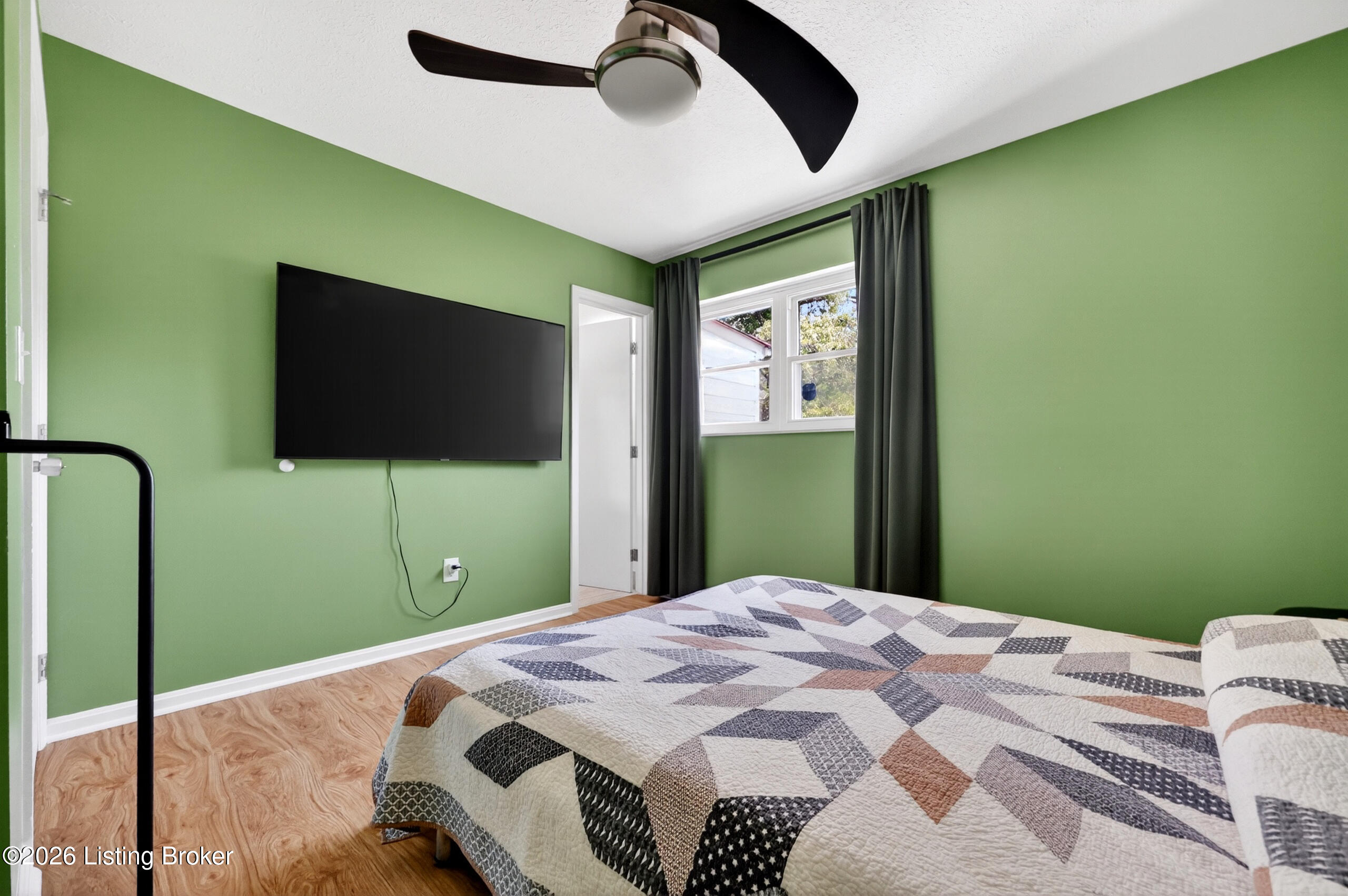 448 New St Property Photo 18