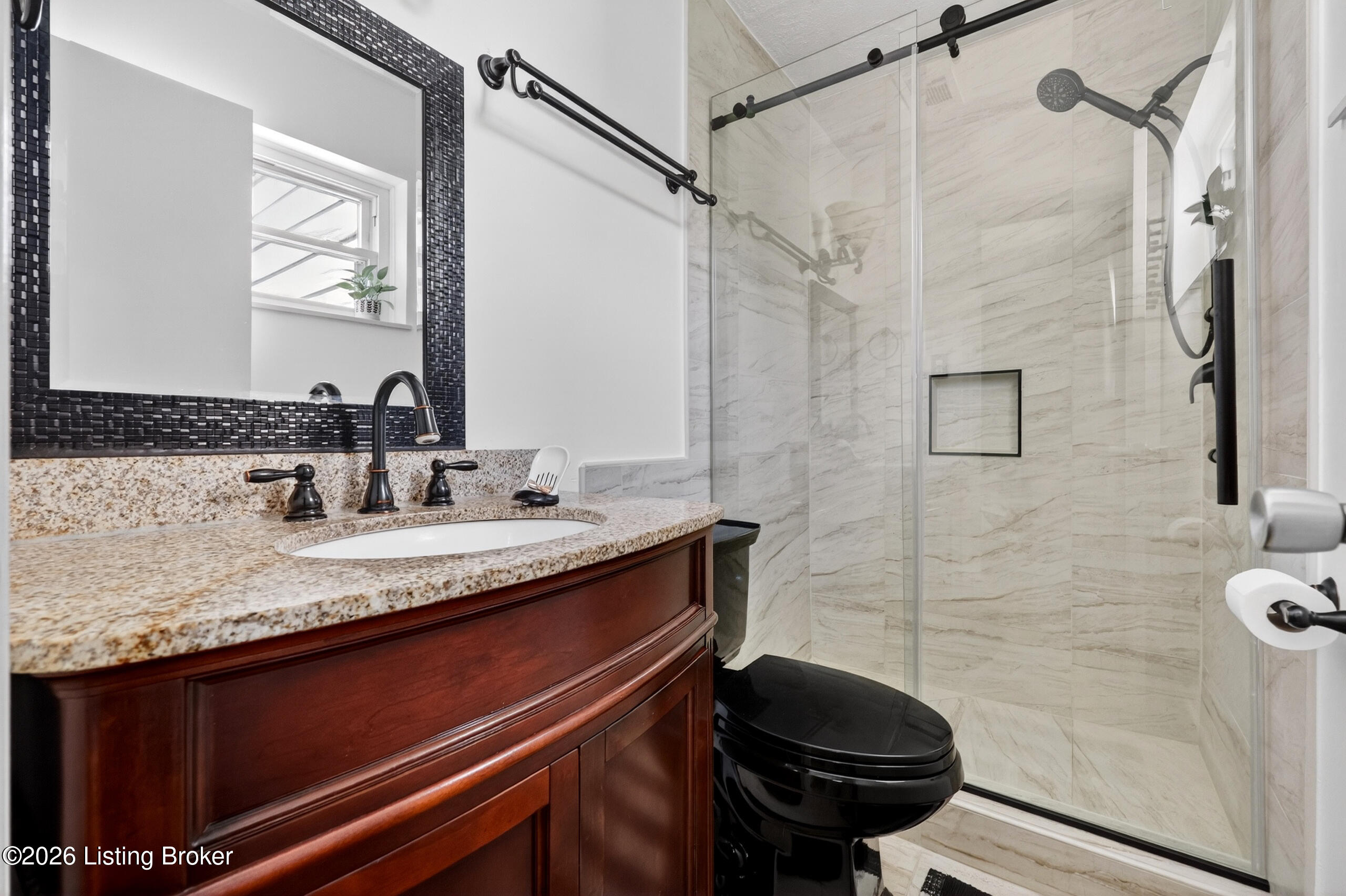 448 New St Property Photo 19