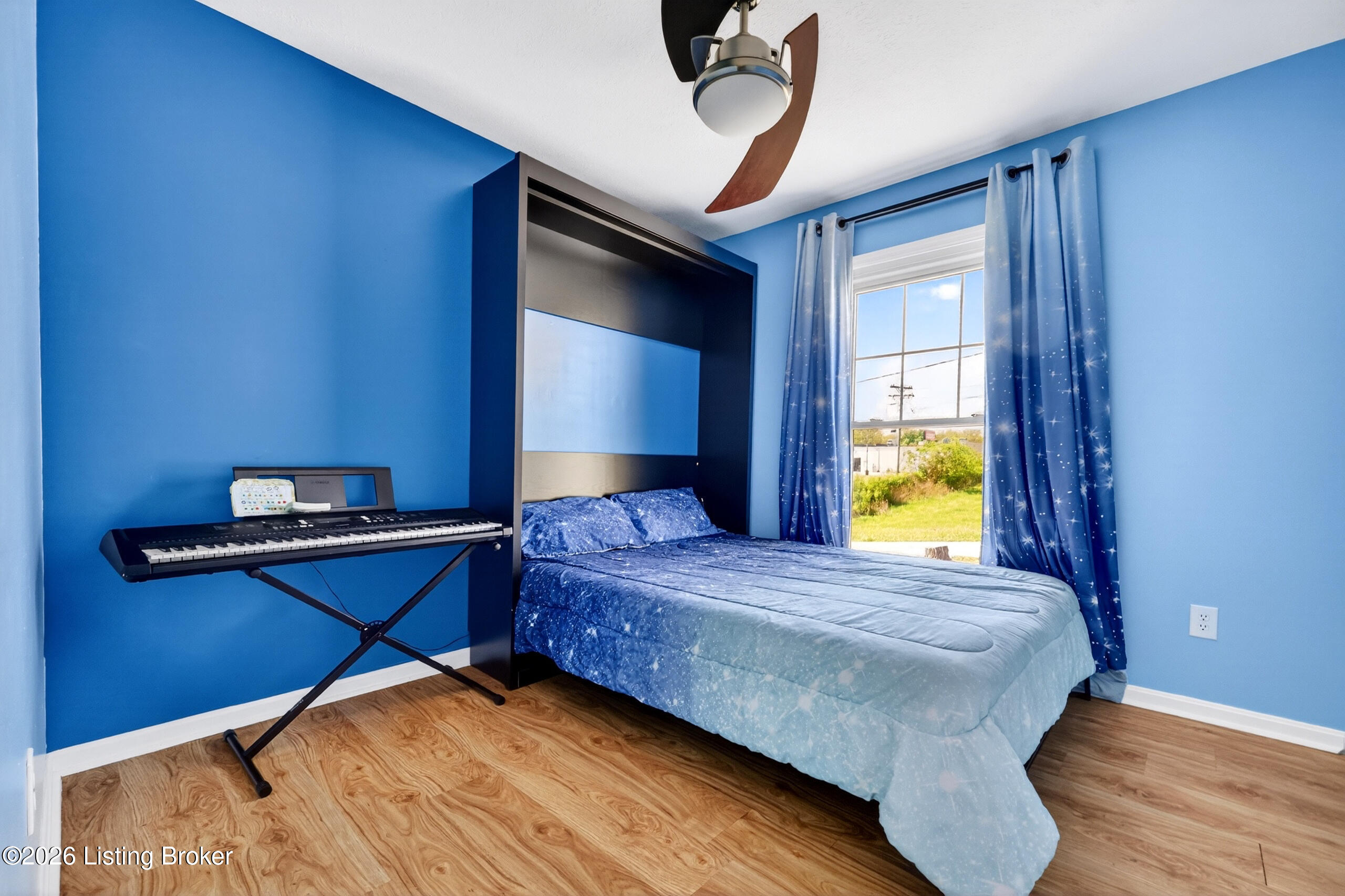 448 New St Property Photo 21