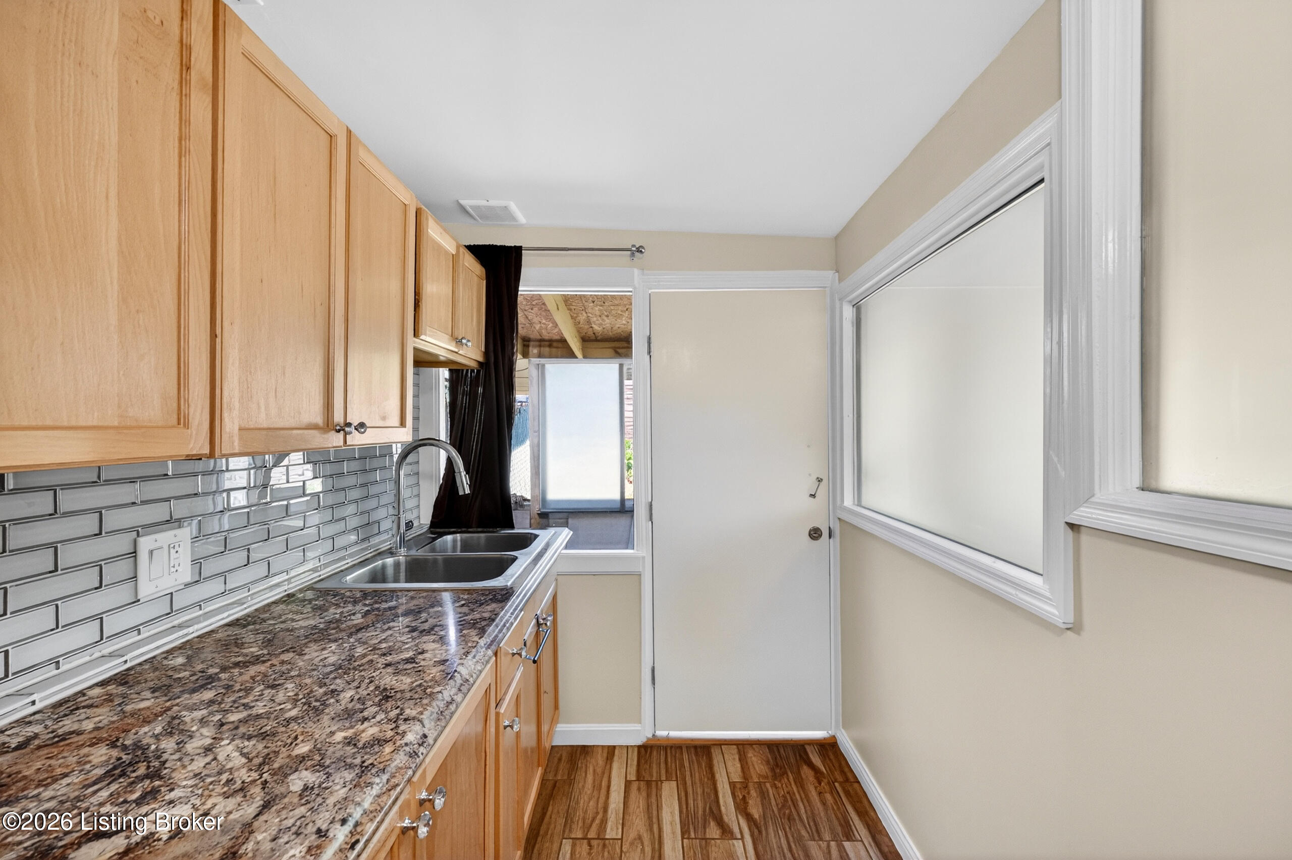 448 New St Property Photo 30