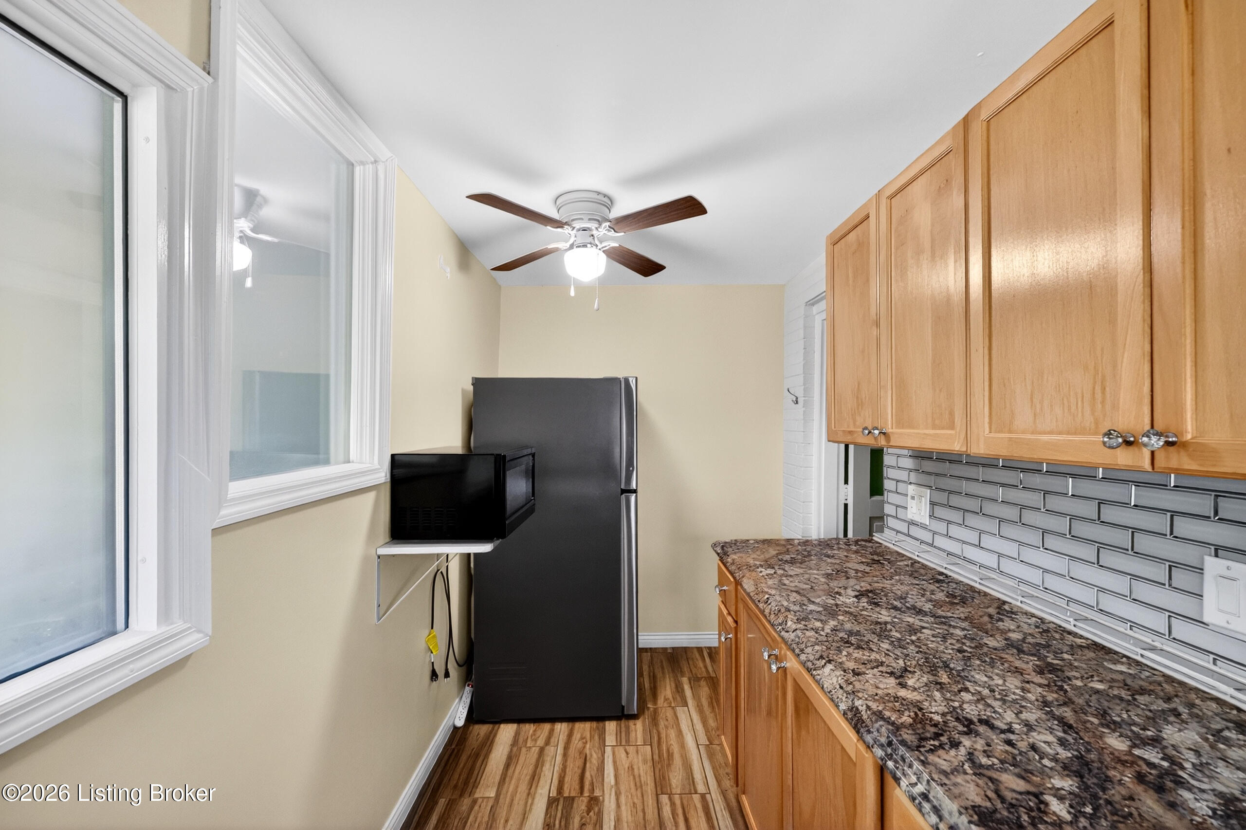 448 New St Property Photo 31