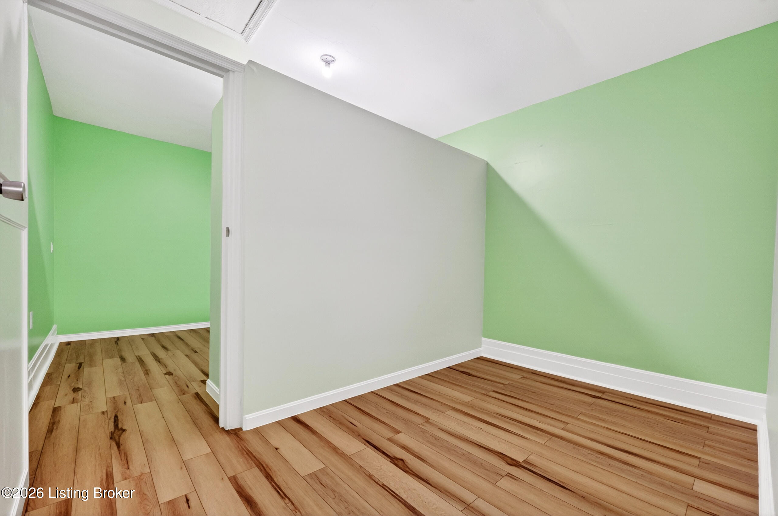 448 New St Property Photo 34