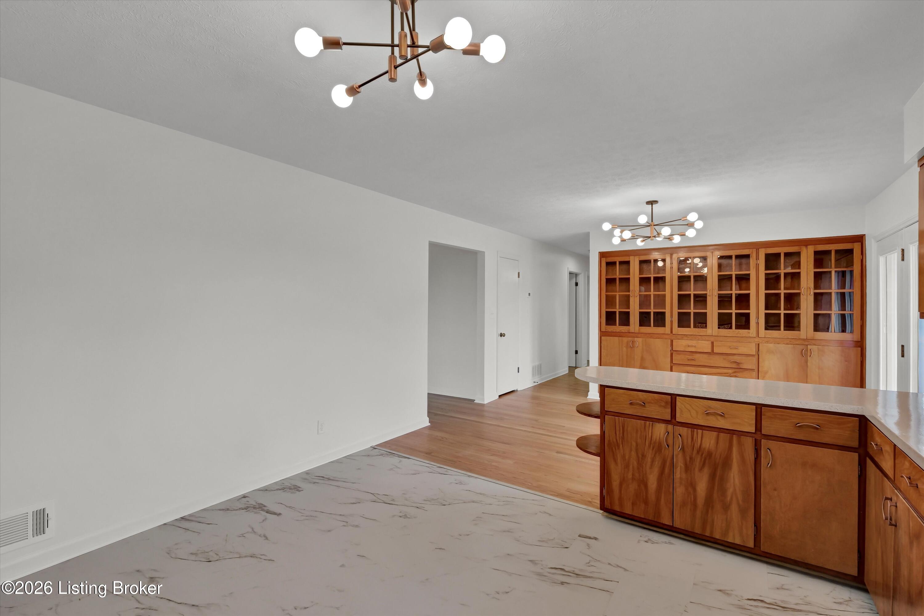 334 S Bardstown Rd Property Photo 10