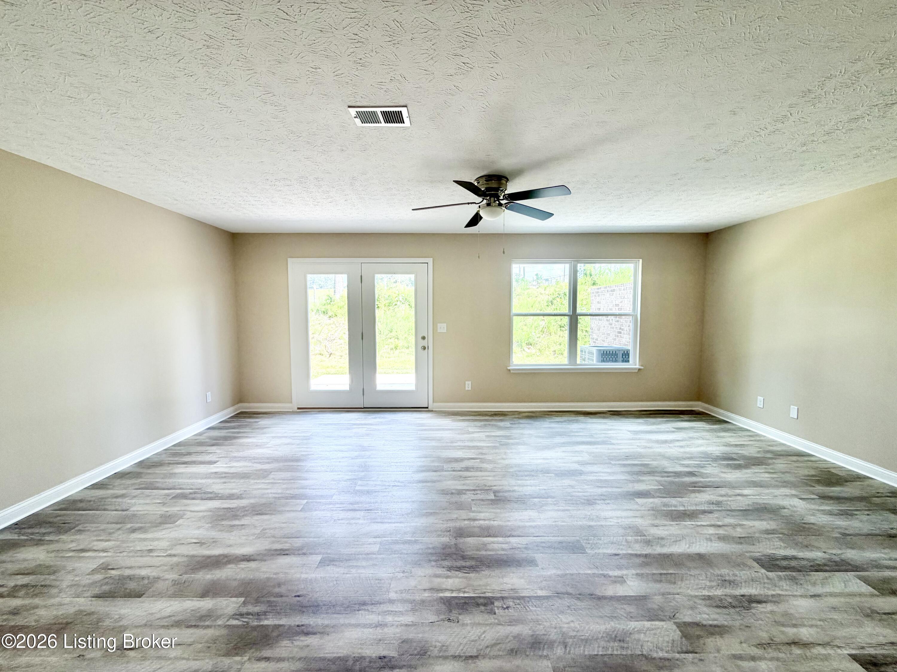 348/350 Breckinridge Cir Property Photo 3