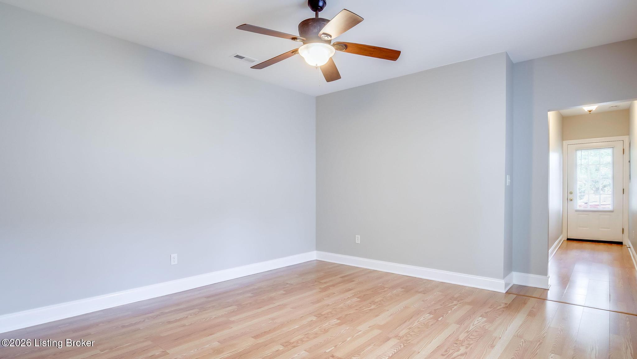 520 Warnock St Property Photo 6