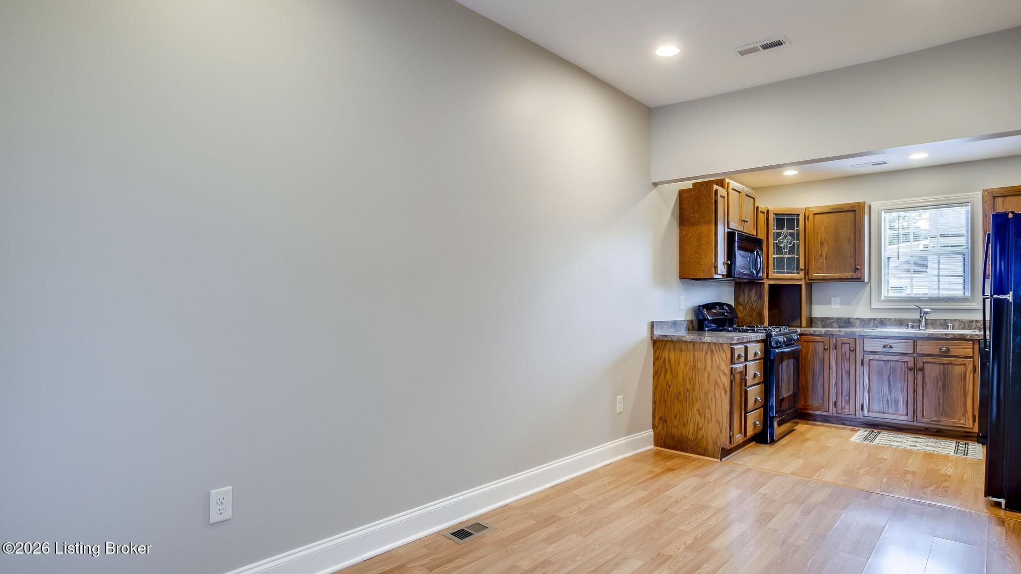 520 Warnock St Property Photo 12