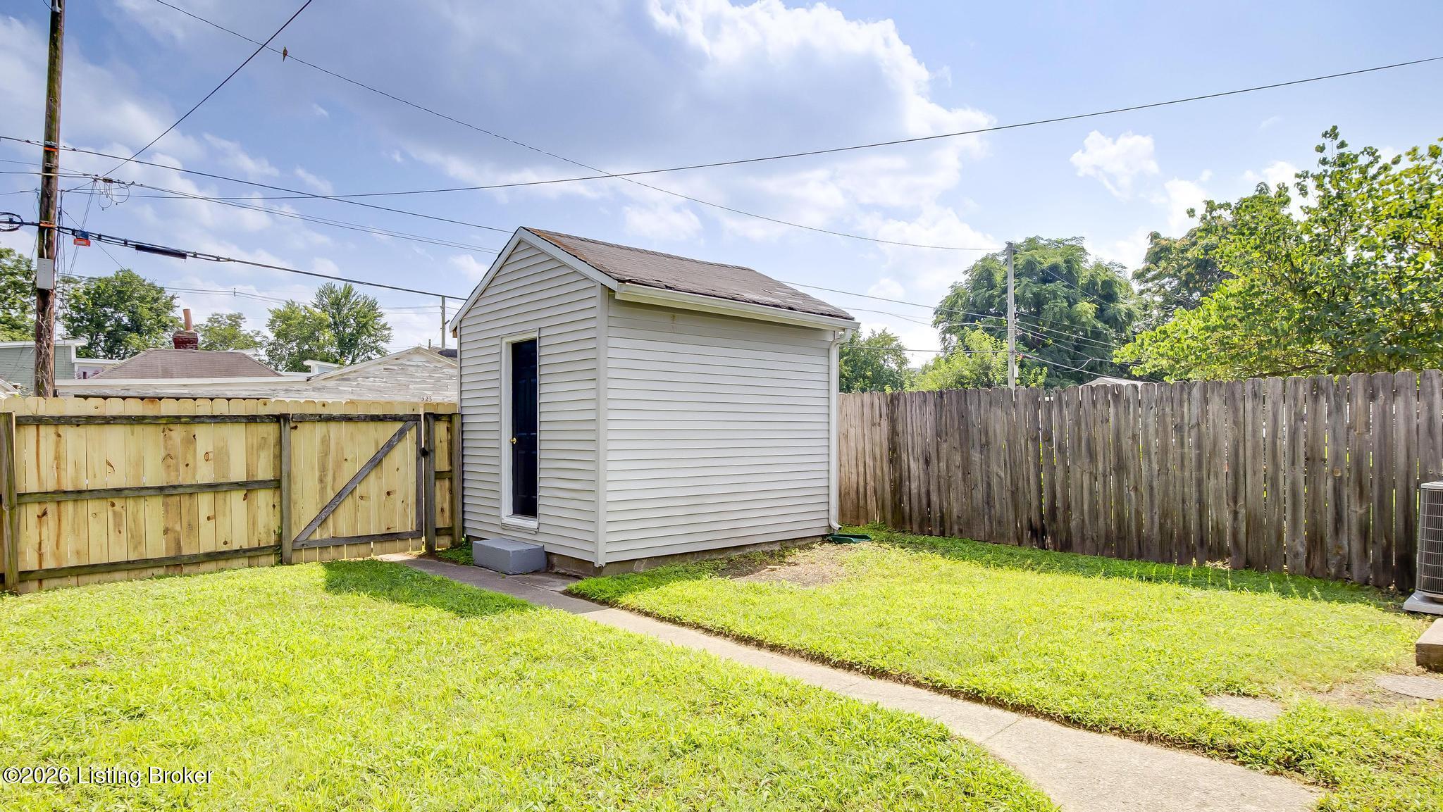 520 Warnock St Property Photo 32