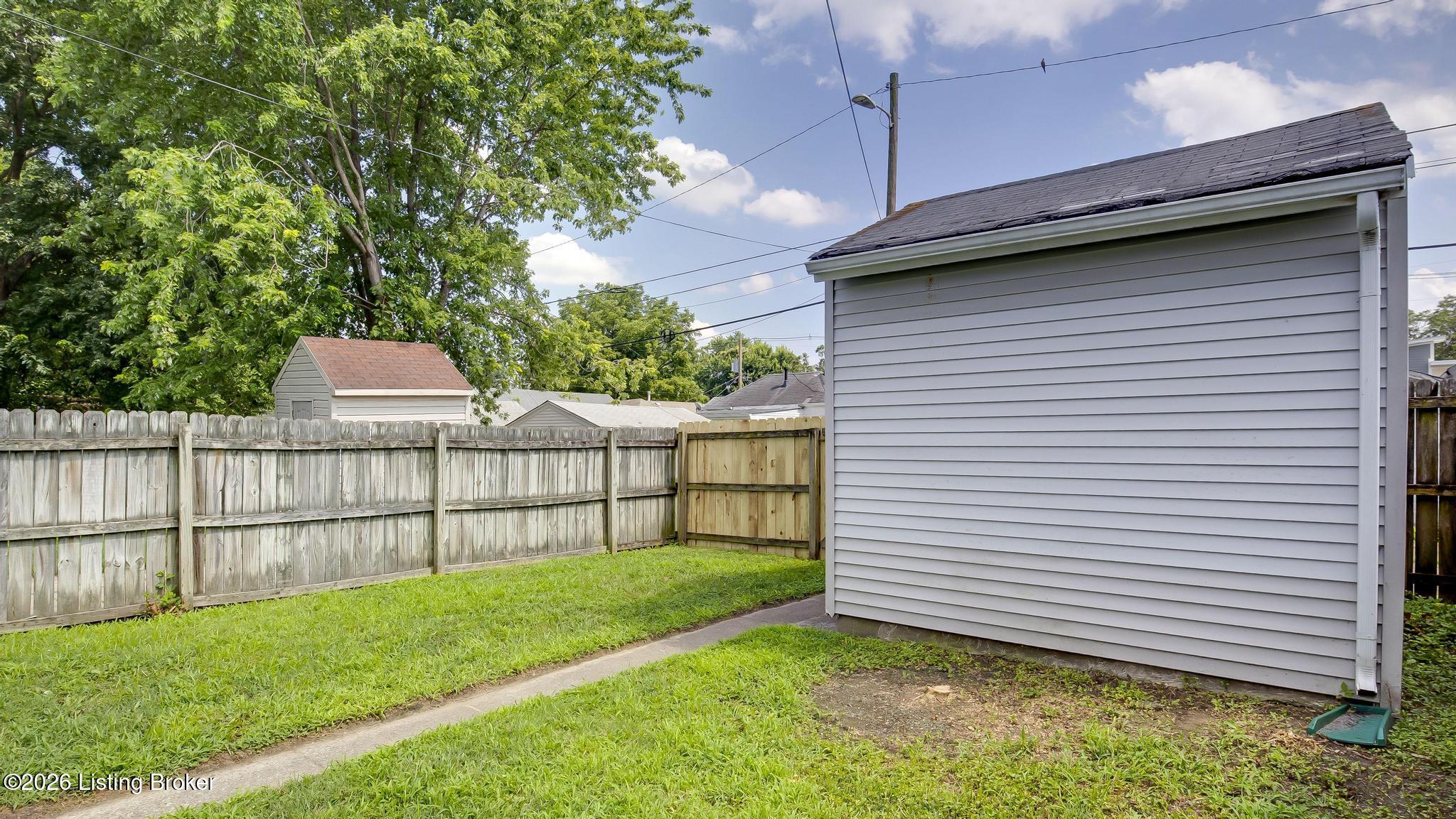 520 Warnock St Property Photo 33