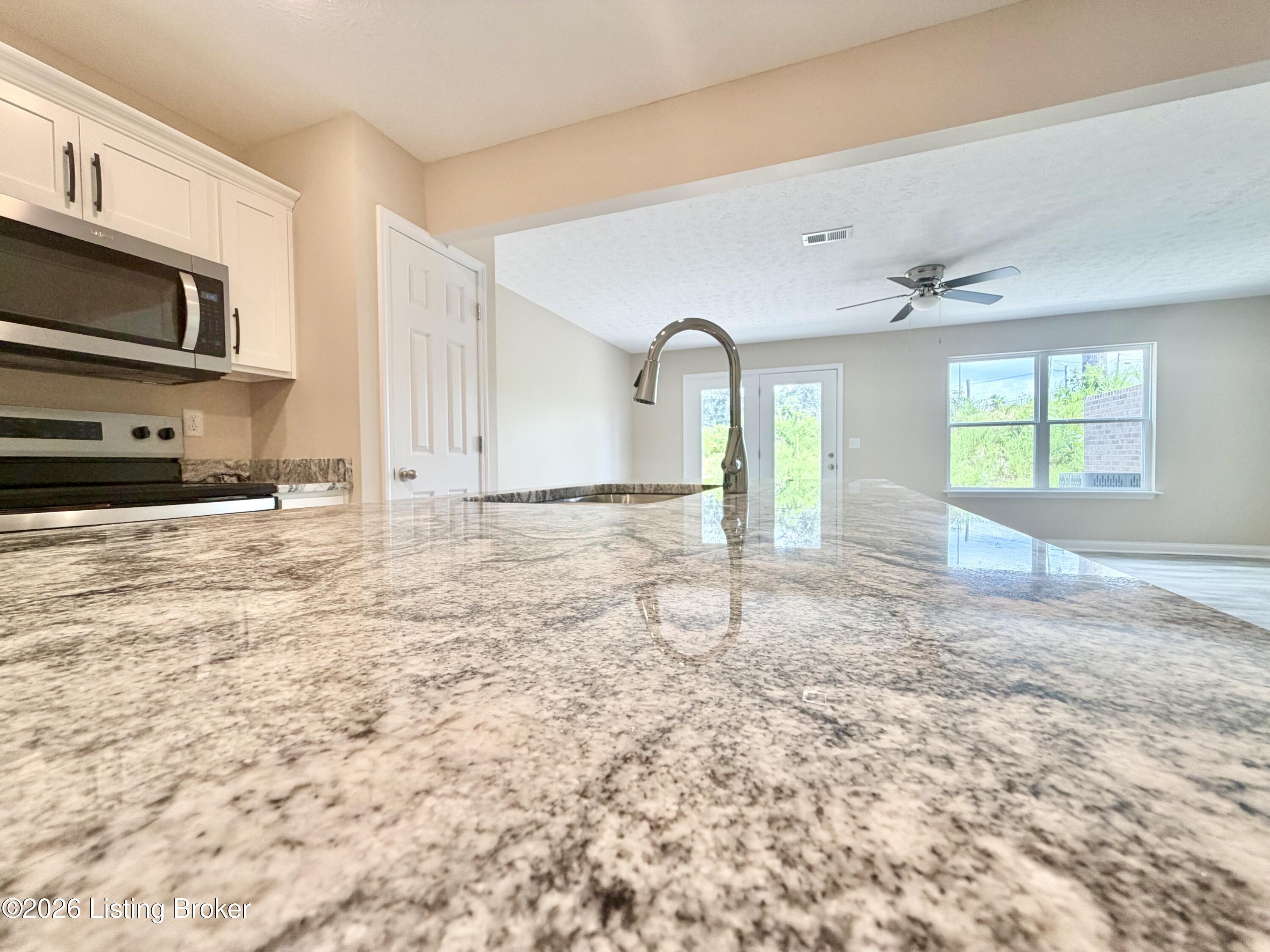 345/347 Breckinridge Cir Property Photo 5