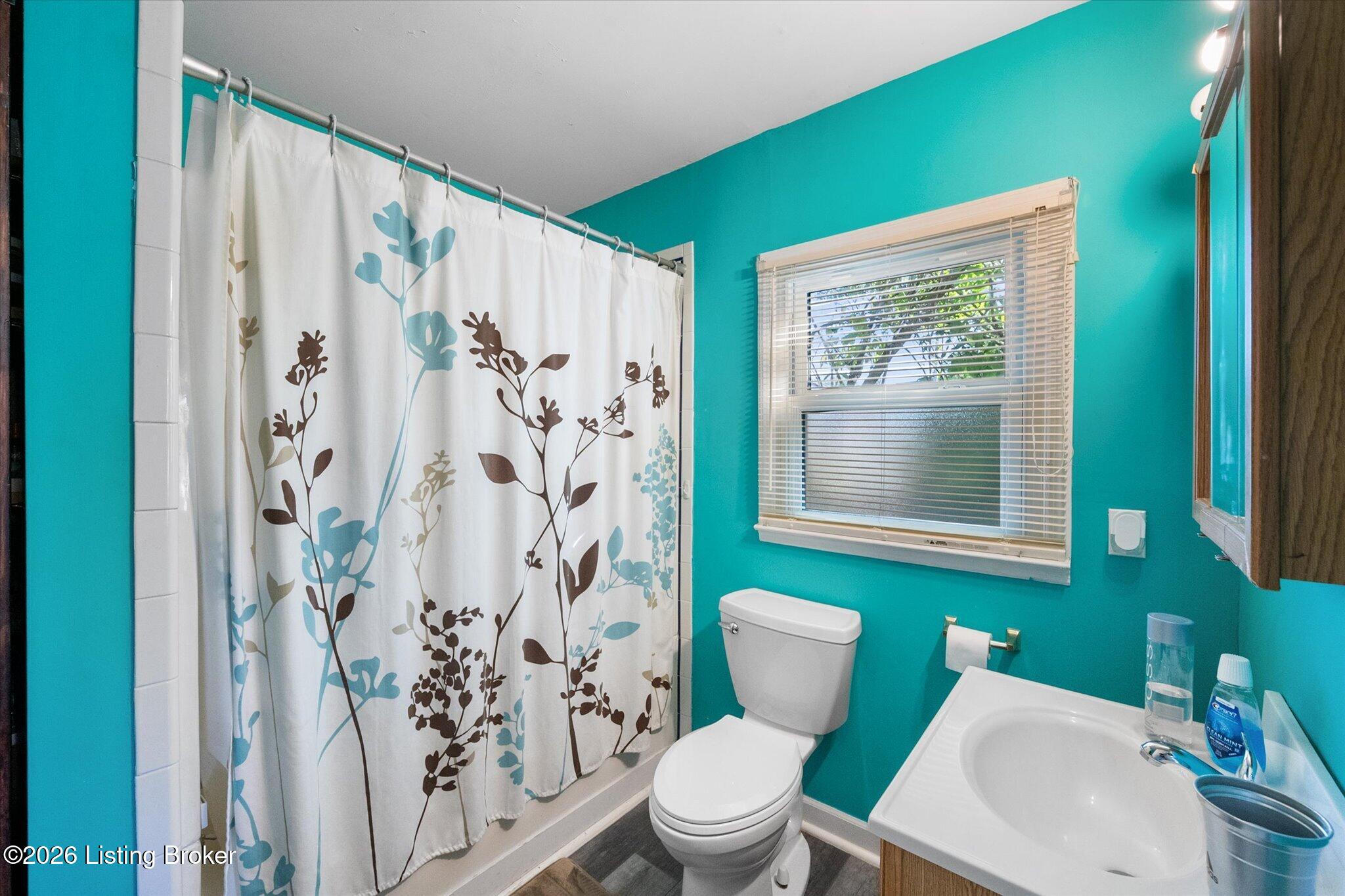 665 Lynn St Property Photo 10