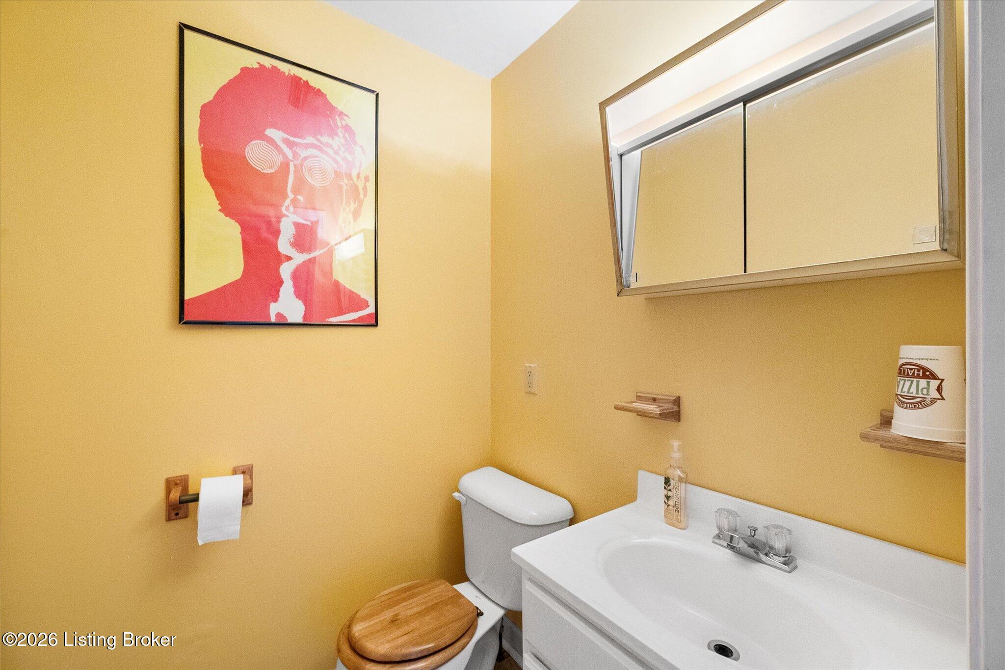 665 Lynn St Property Photo 11