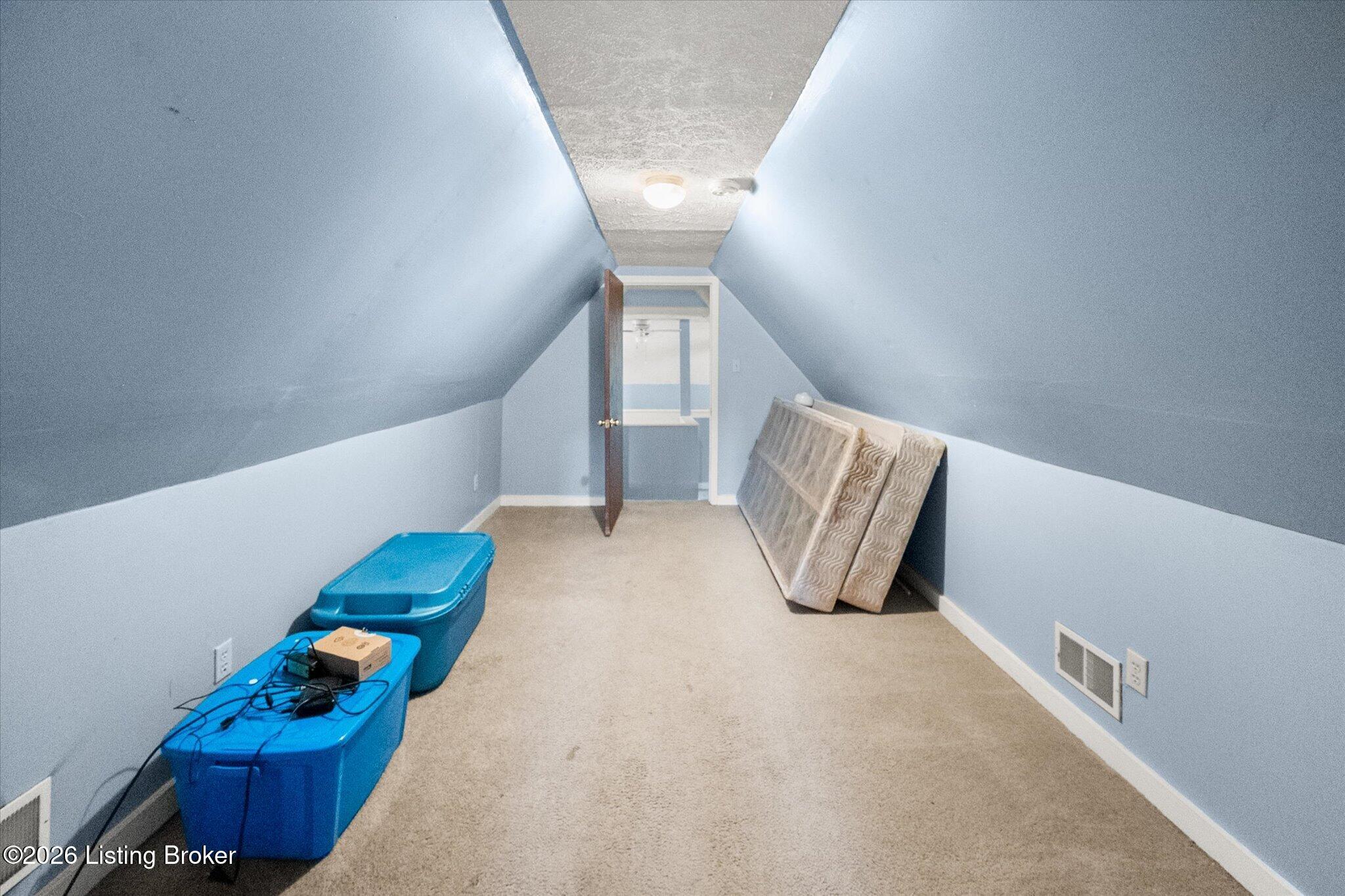 665 Lynn St Property Photo 15