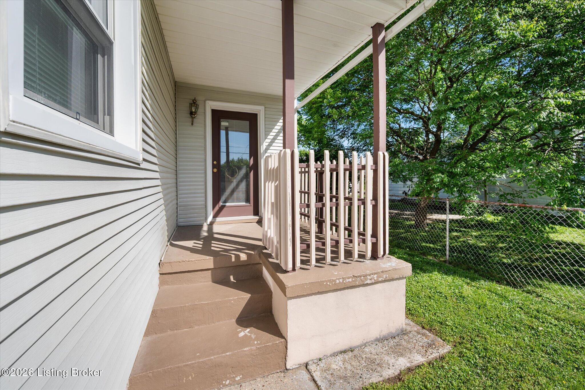 665 Lynn St Property Photo 16
