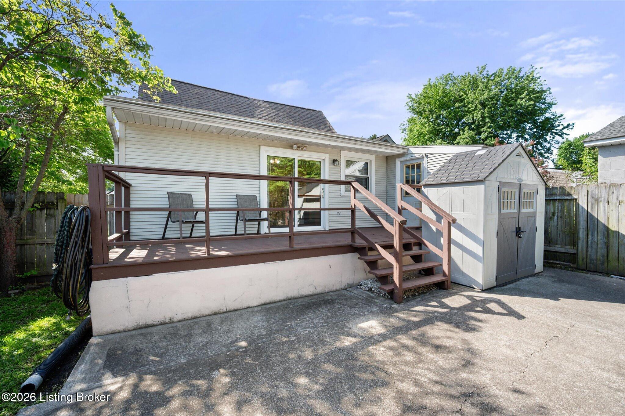 665 Lynn St Property Photo 18