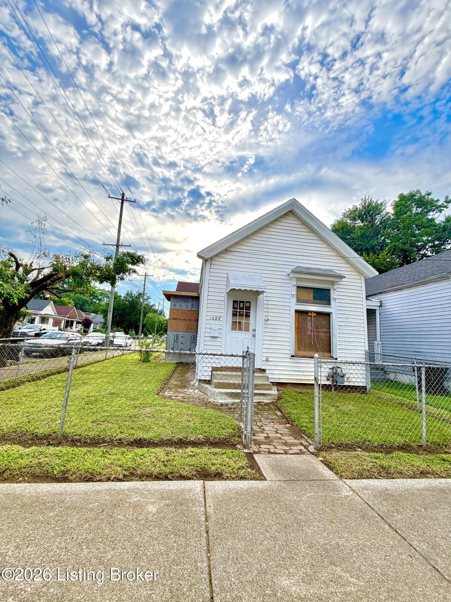 1328 S 17th St Property Photo 1
