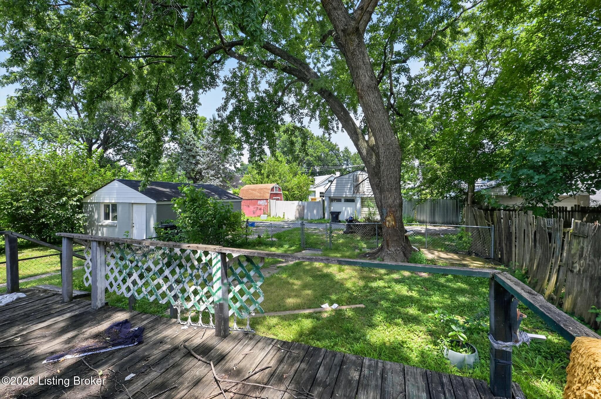 721 Denmark St Property Photo 6
