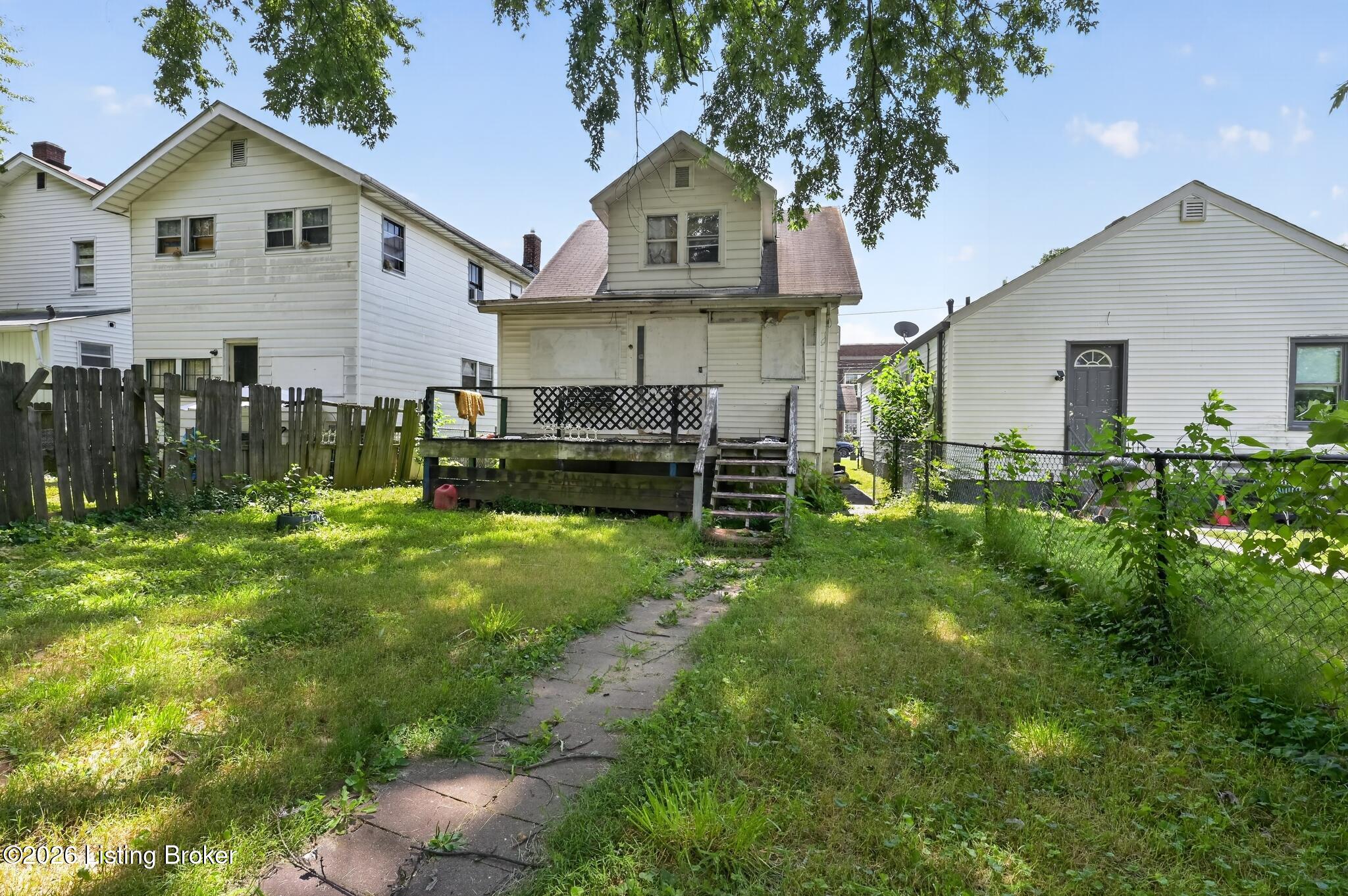 721 Denmark St Property Photo 7