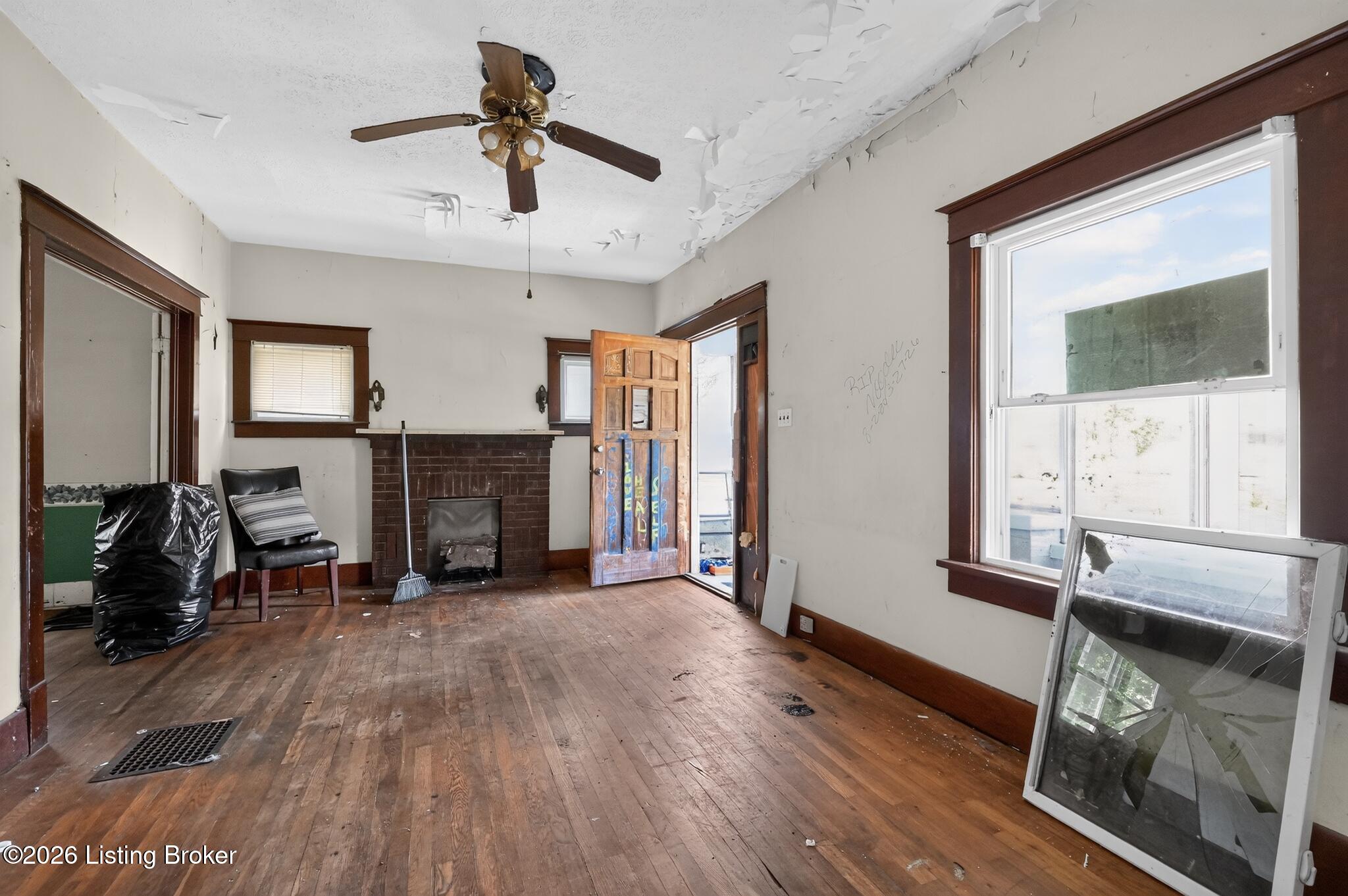 721 Denmark St Property Photo 10