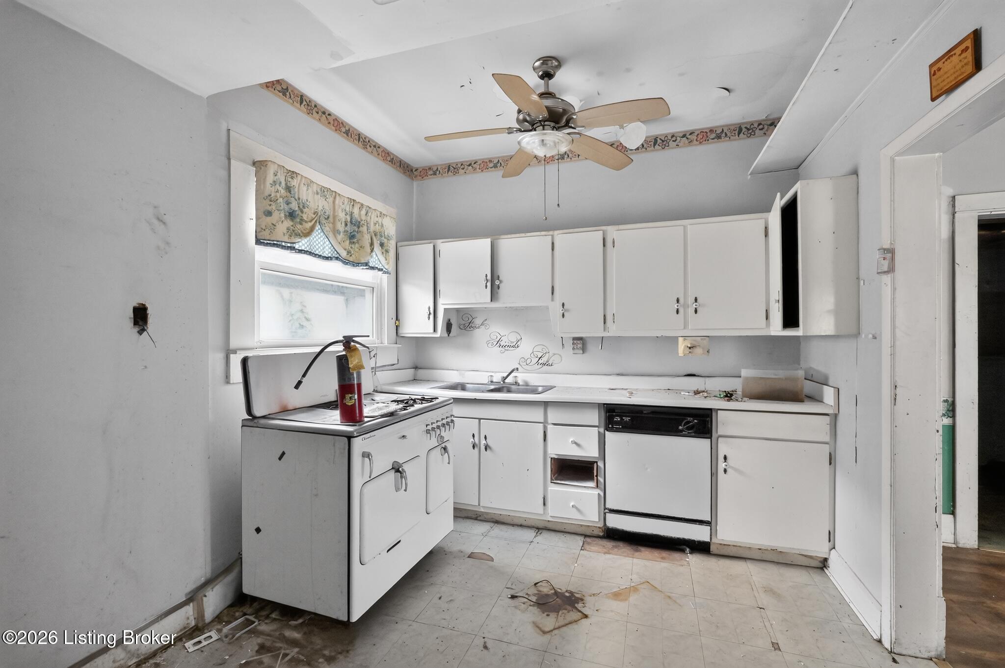 721 Denmark St Property Photo 14