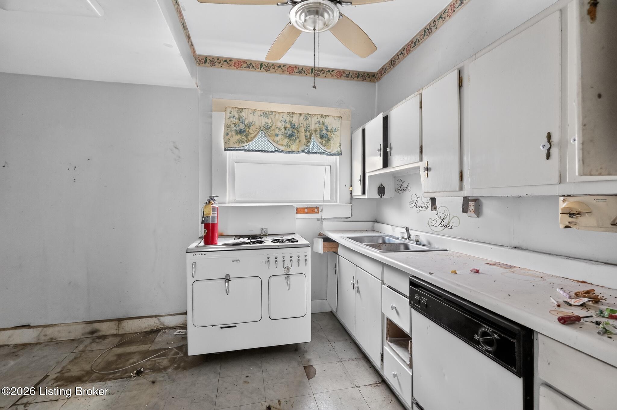 721 Denmark St Property Photo 15