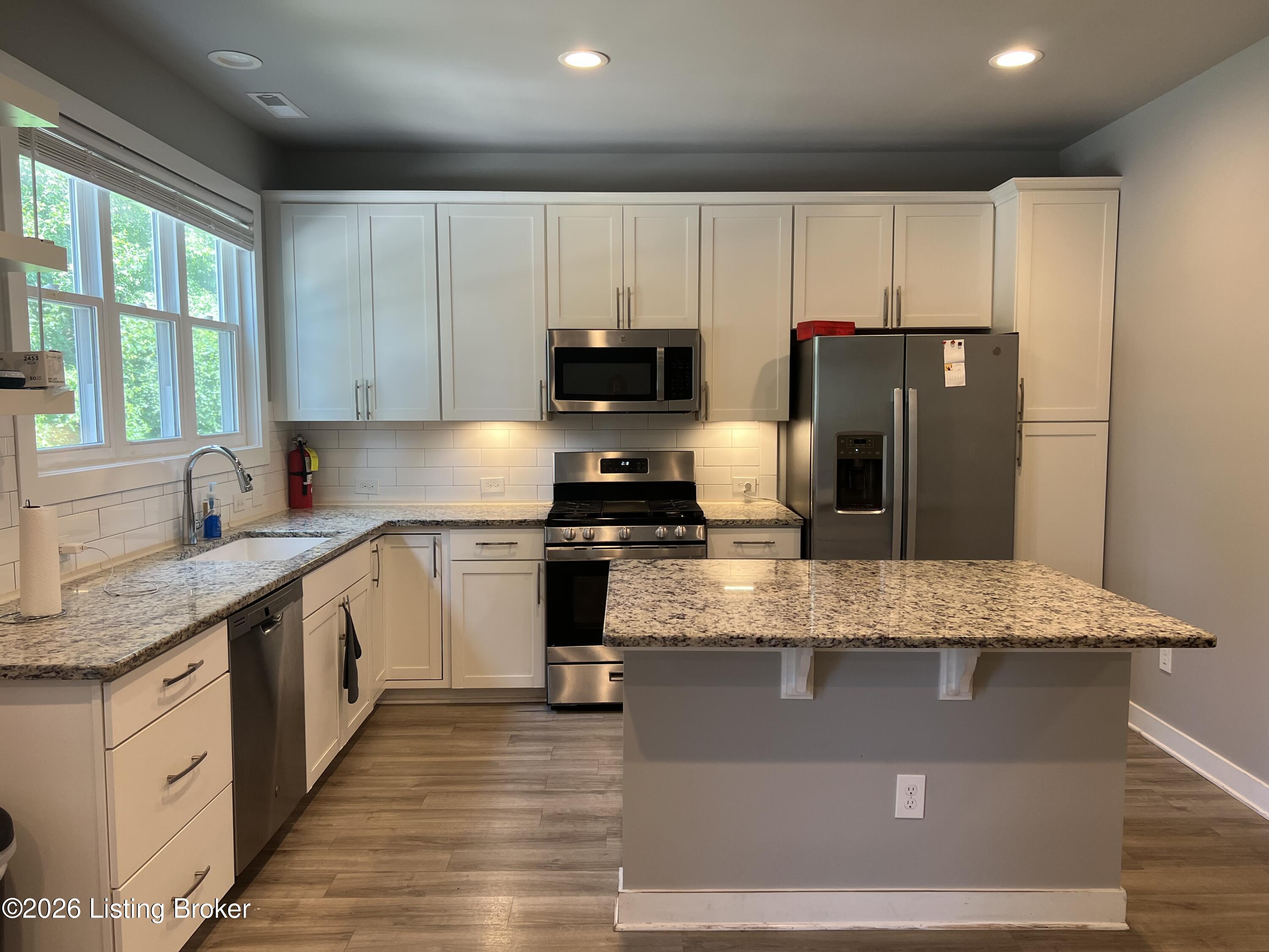 6107 Ledgerock Cove Pl Property Photo 5