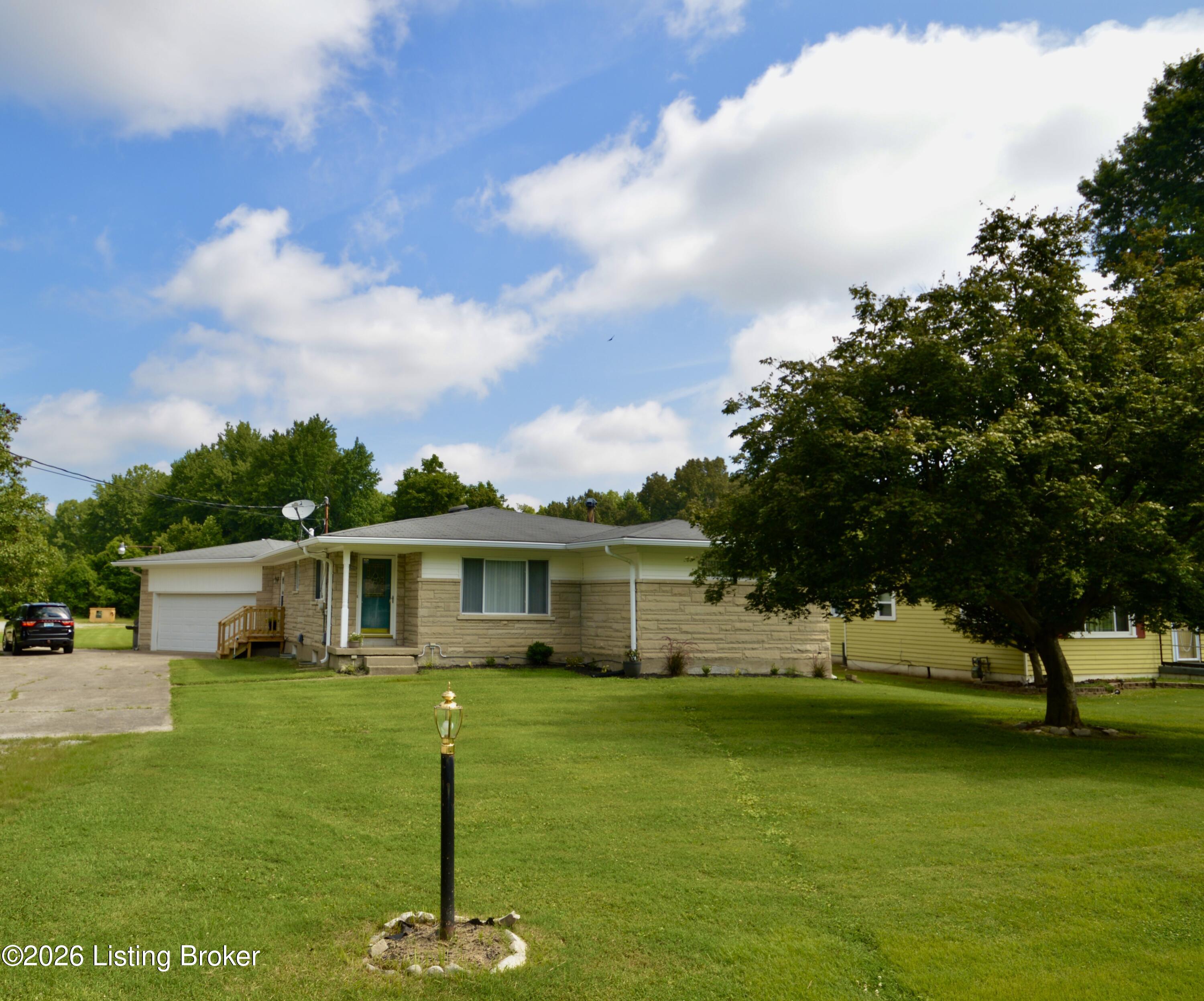10201 W Manslick Rd Property Photo 1