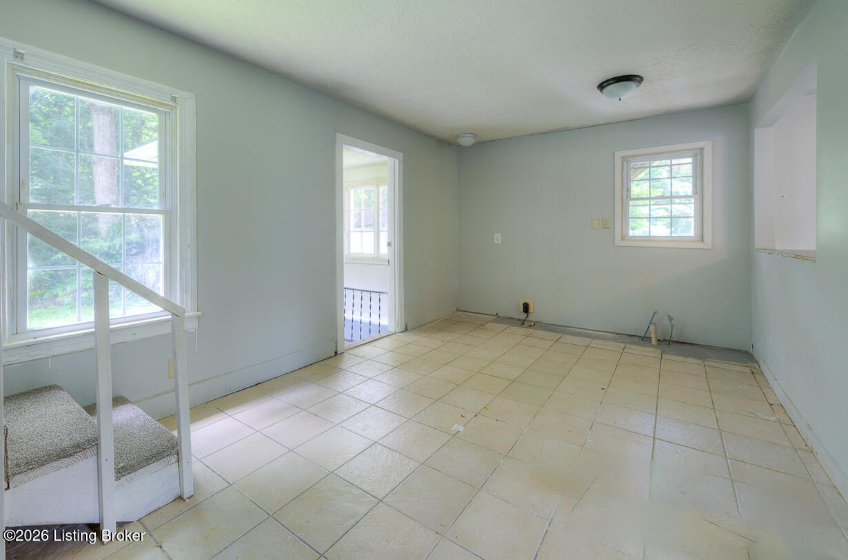 1536 Eskridge Ln Property Photo 4