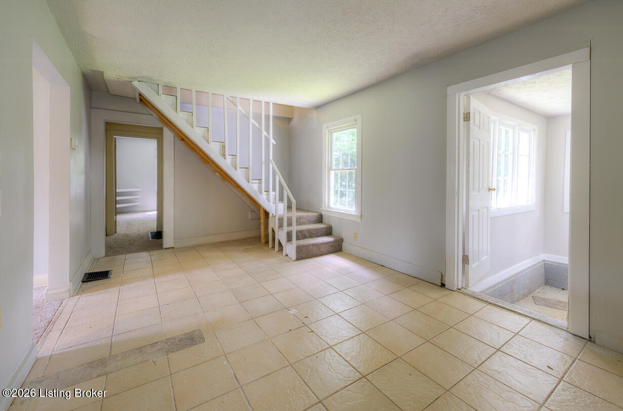 1536 Eskridge Ln Property Photo 7
