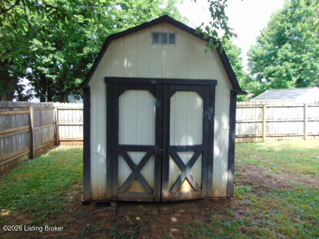 4801 Middlesex Dr Property Photo 5