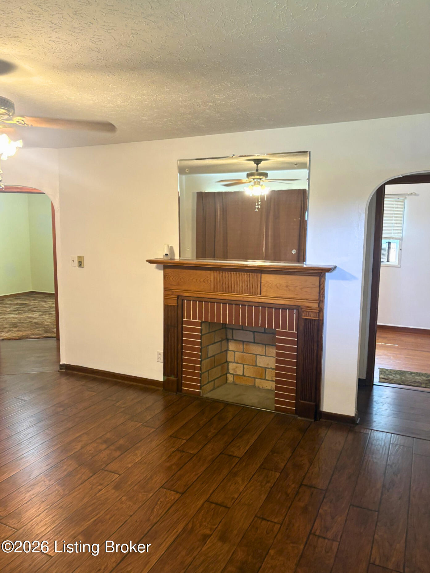 4316 Louisville Rd Property Photo 4