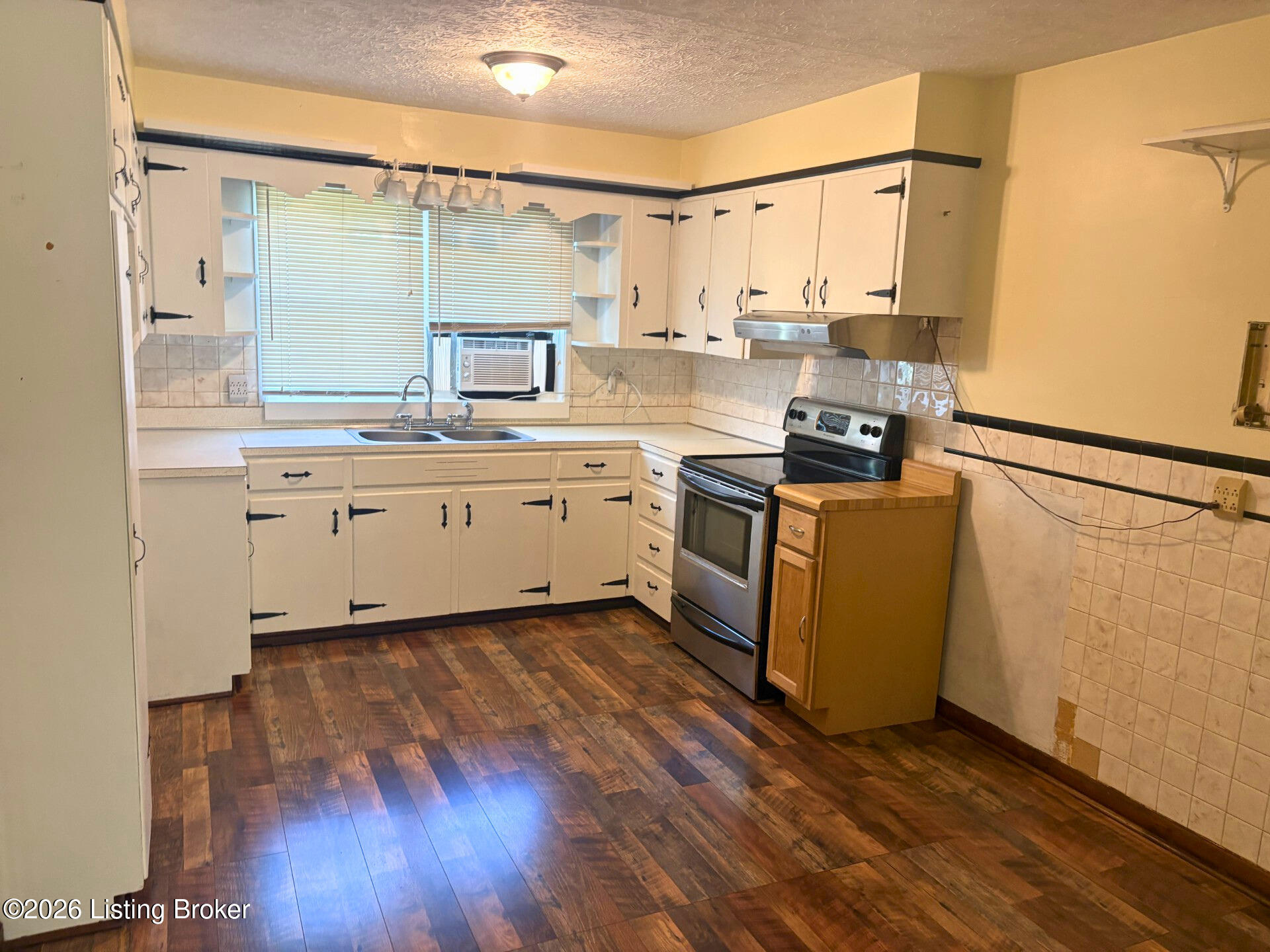 4316 Louisville Rd Property Photo 6
