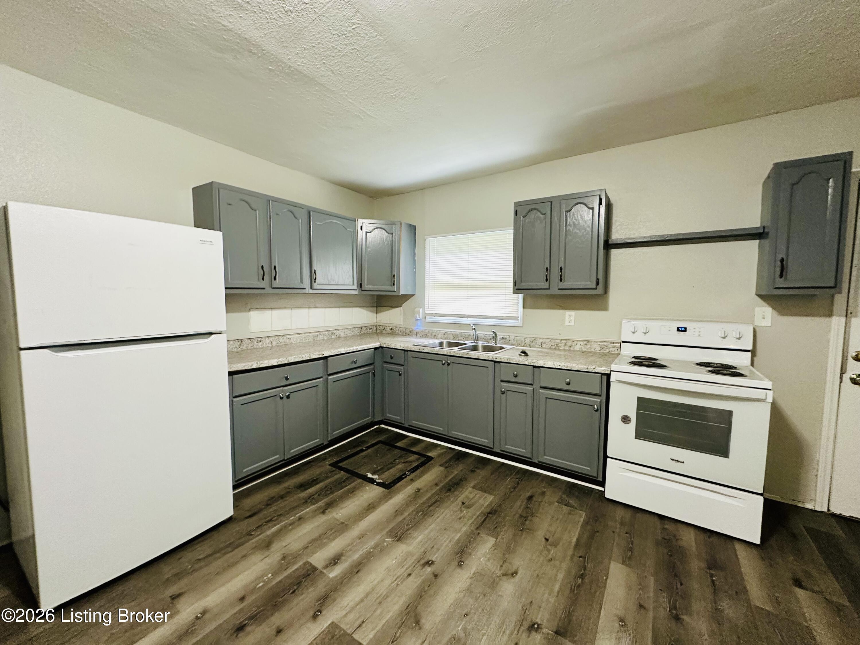 2300 W Madison St Property Photo 7