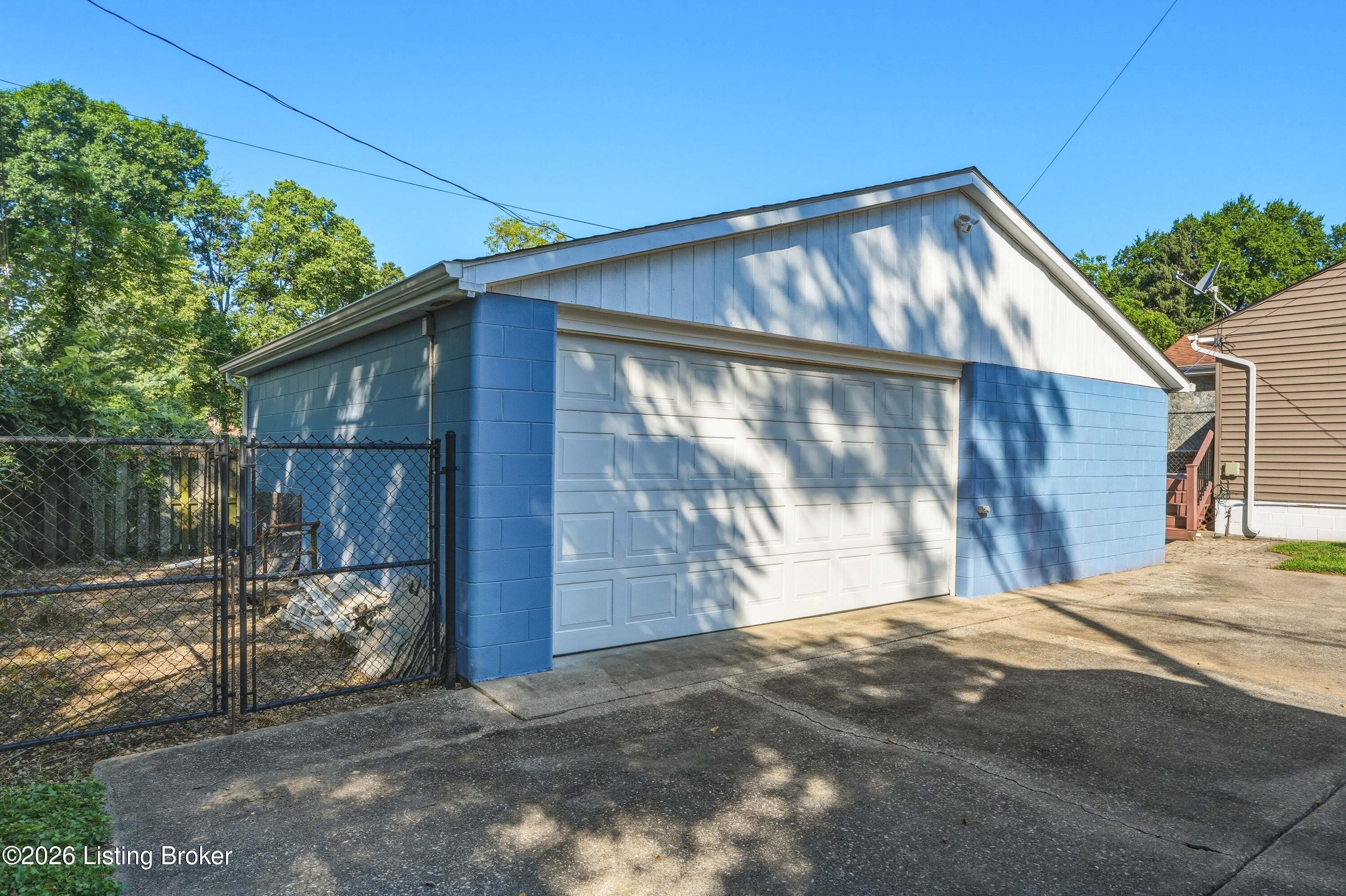 2124 Winston Ave Property Photo 40
