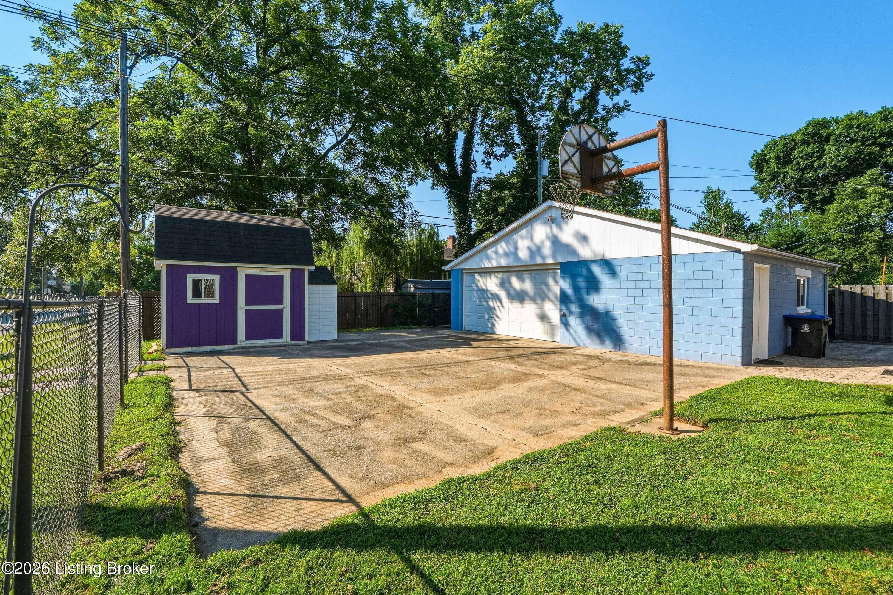 2124 Winston Ave Property Photo 43