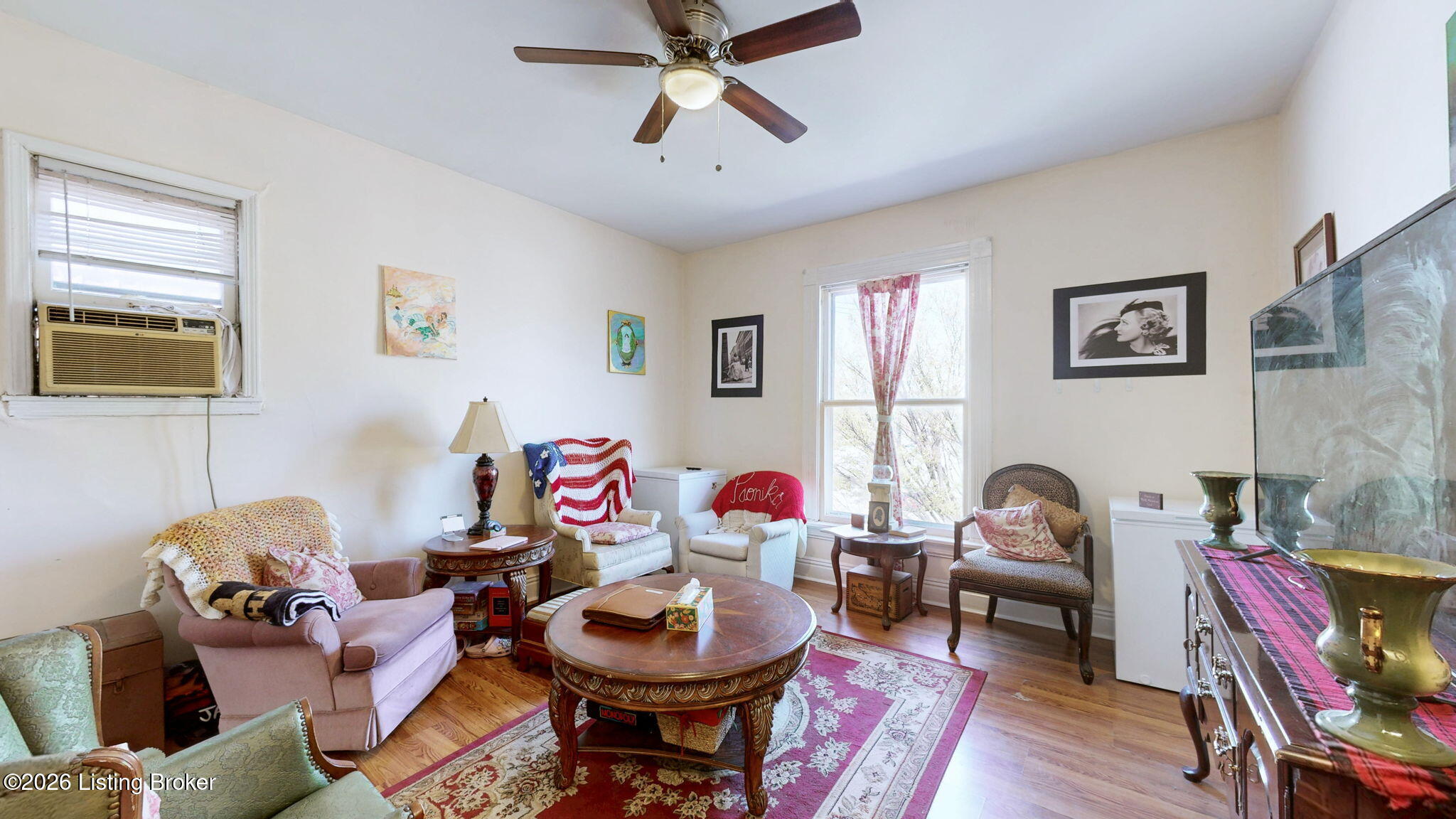 628 W Ormsby Ave Property Photo 8