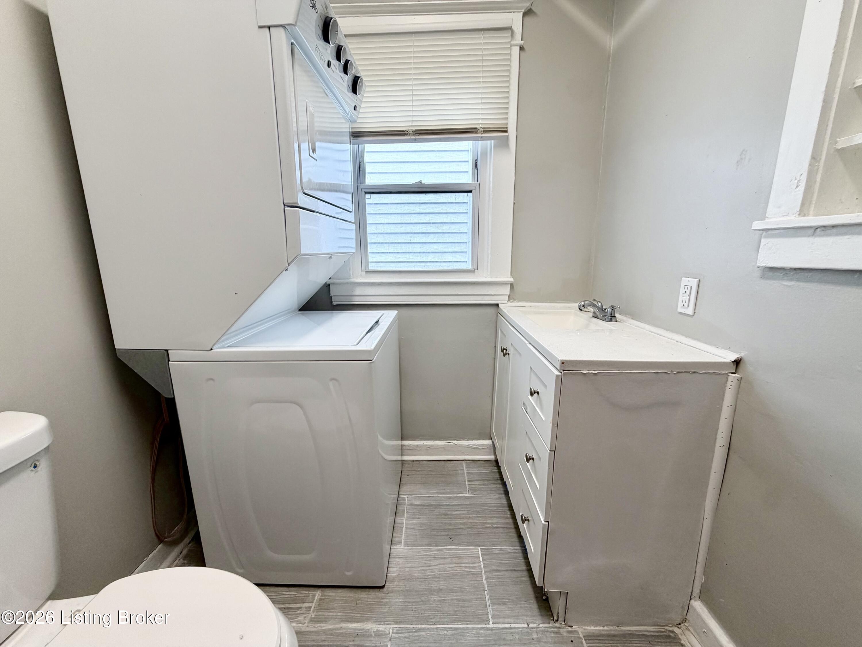 1456 Beech St Property Photo 8