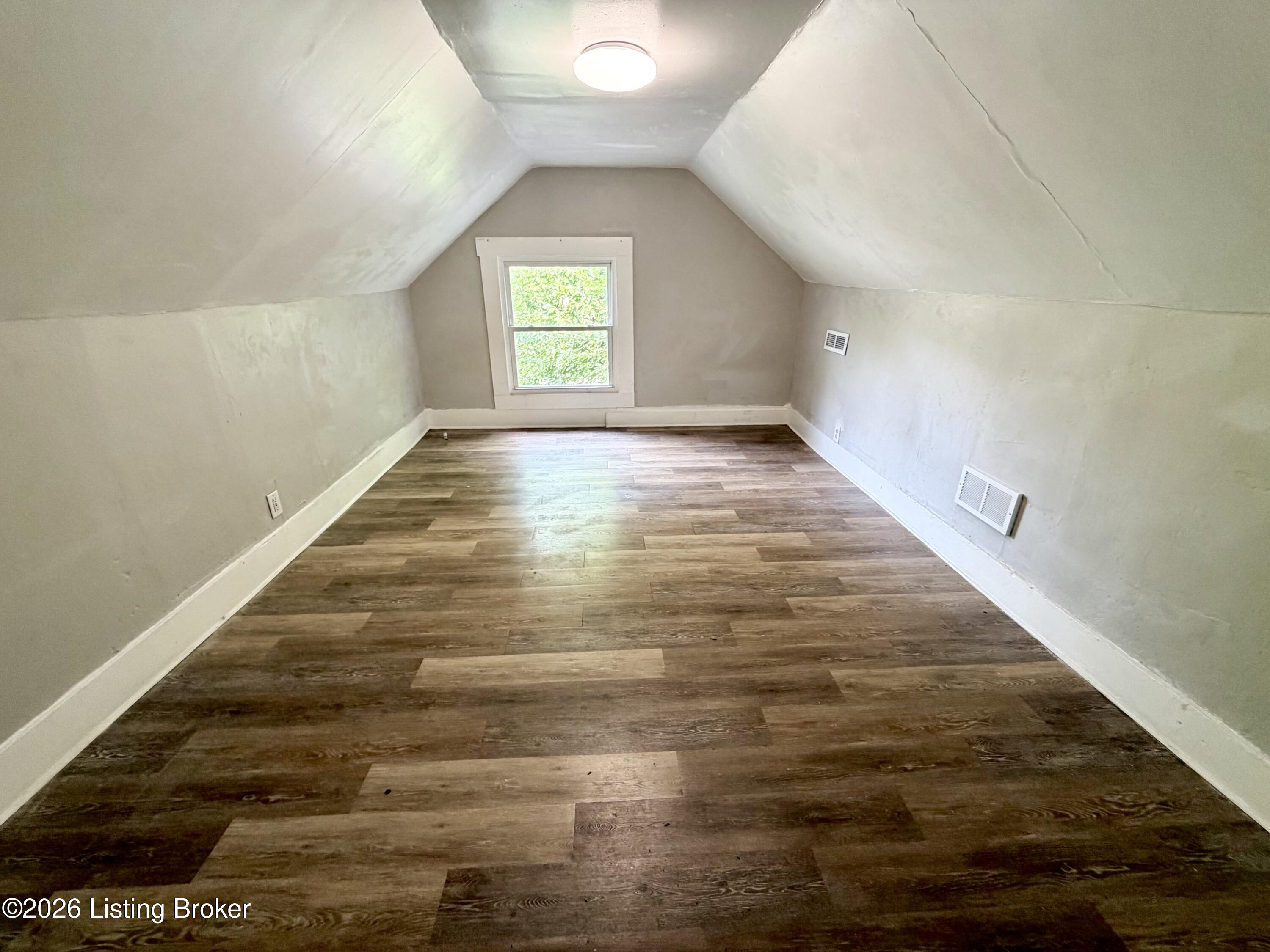 1456 Beech St Property Photo 10