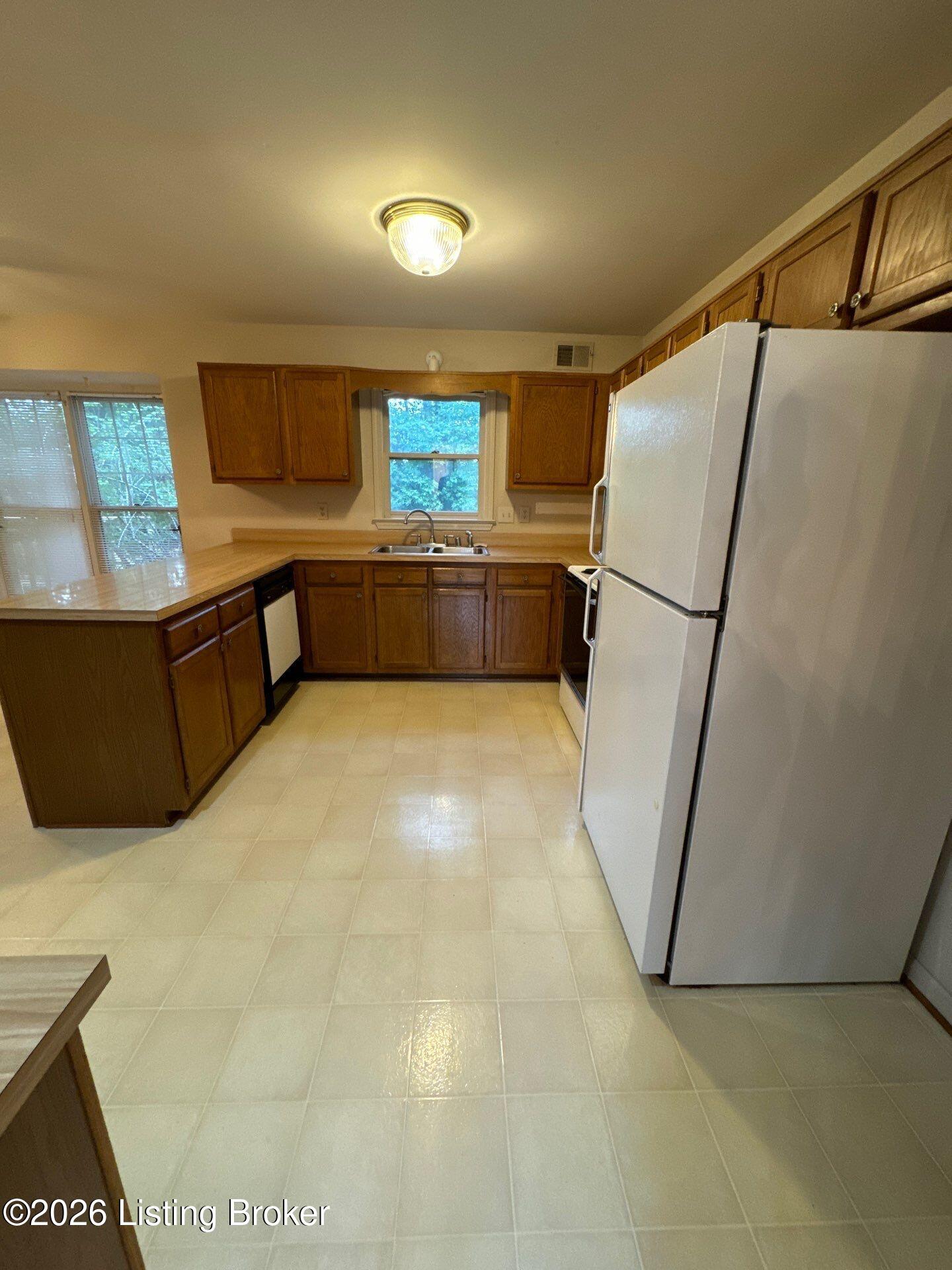 10985 Eagles Cove Dr Property Photo 8
