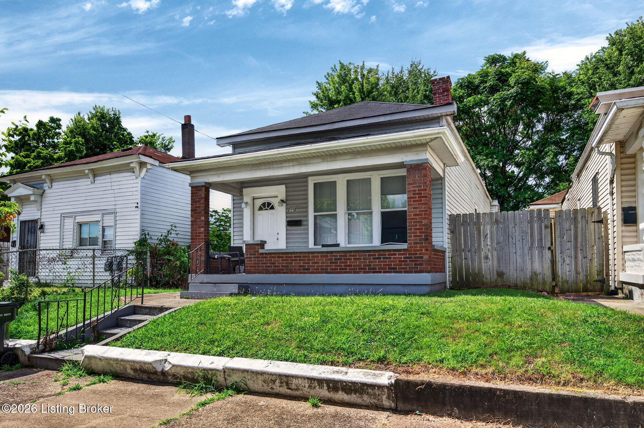 2112 W Madison St Property Photo 1