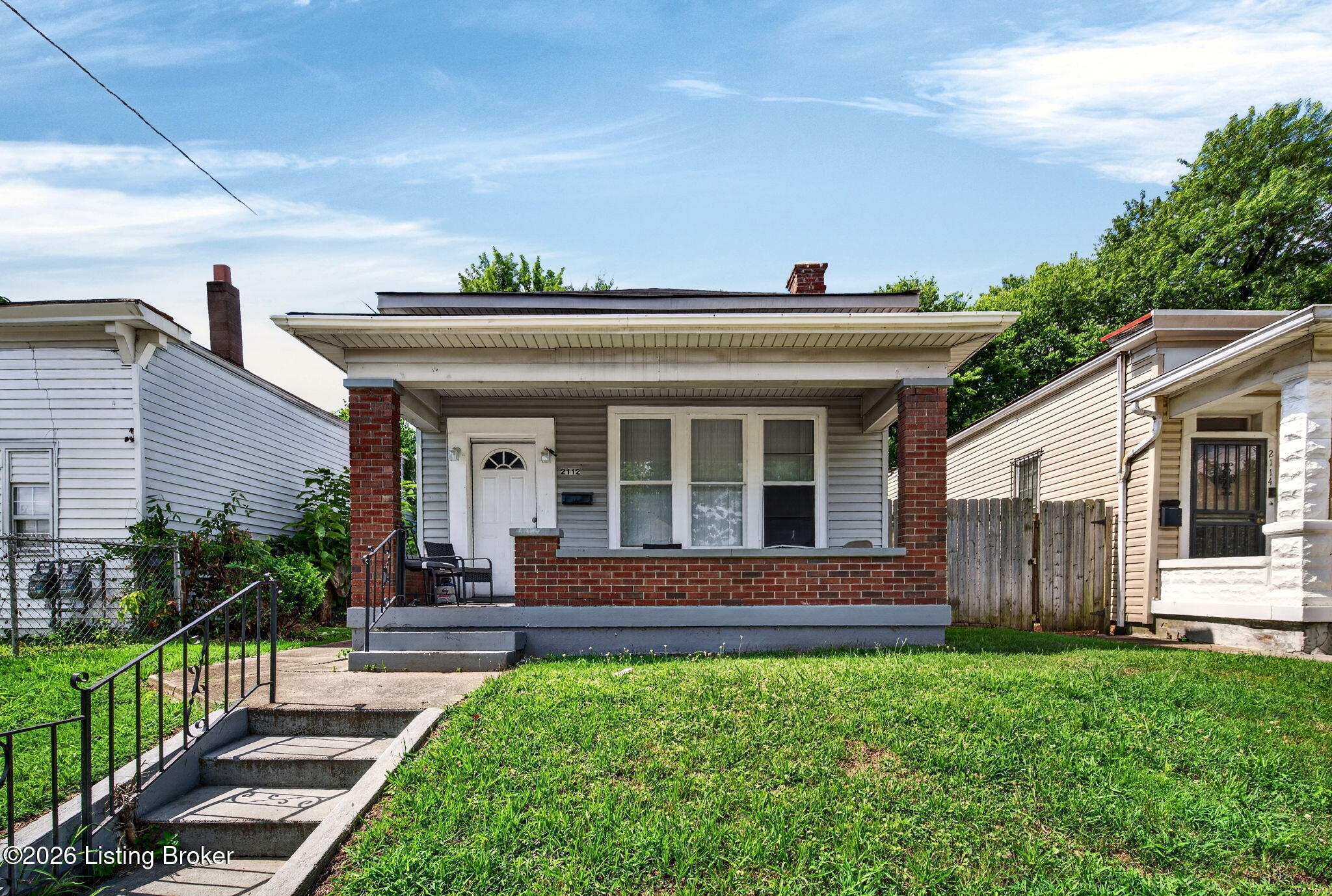 2112 W Madison St Property Photo 3