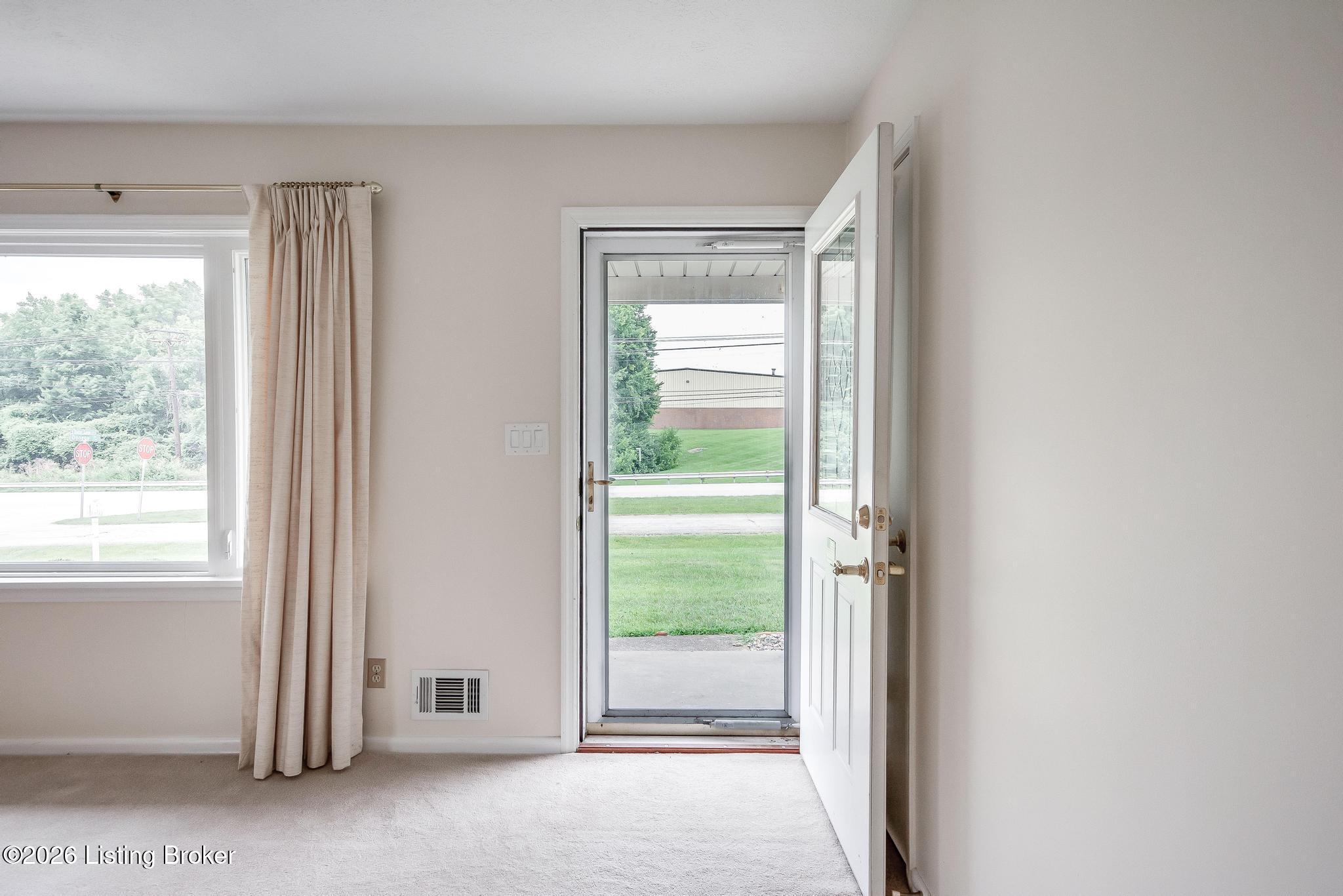 5900 Outer Loop Property Photo 10